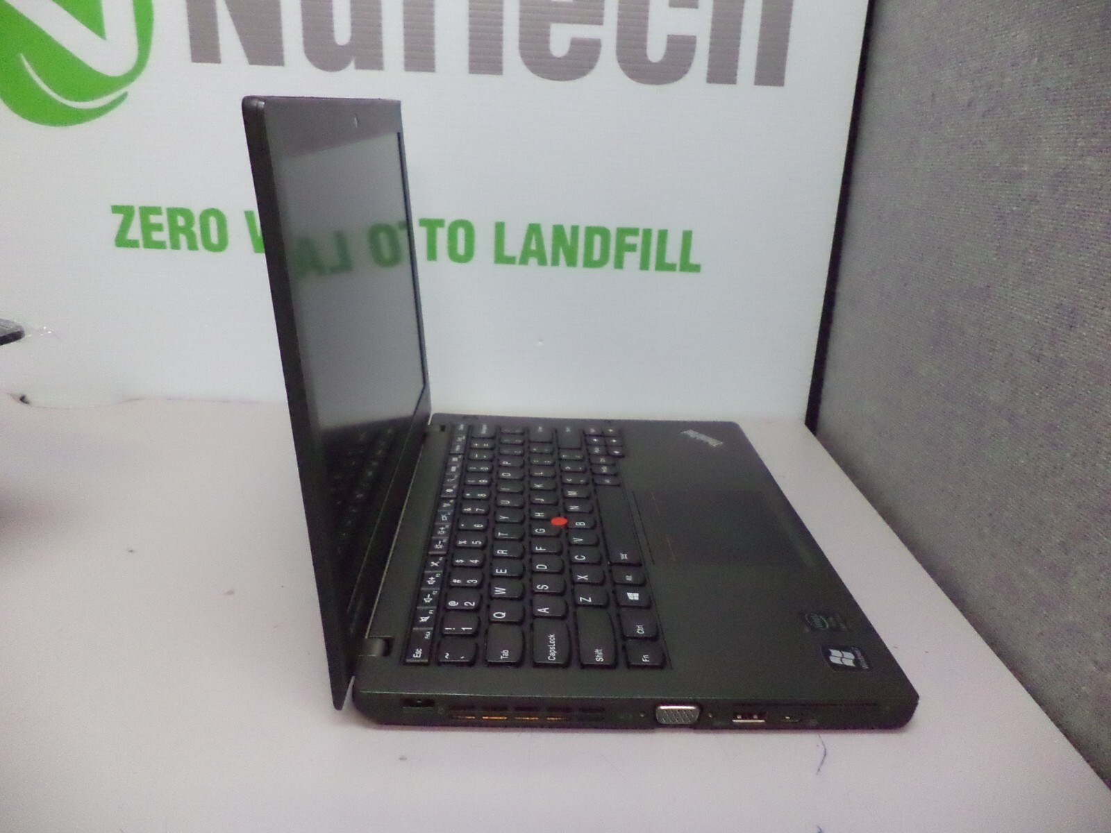 Lenovo ThinkPad X240 12.5″ i7-4600U 2.1GHz 8GB/320GB Webcam Laptop [No OS/AC]