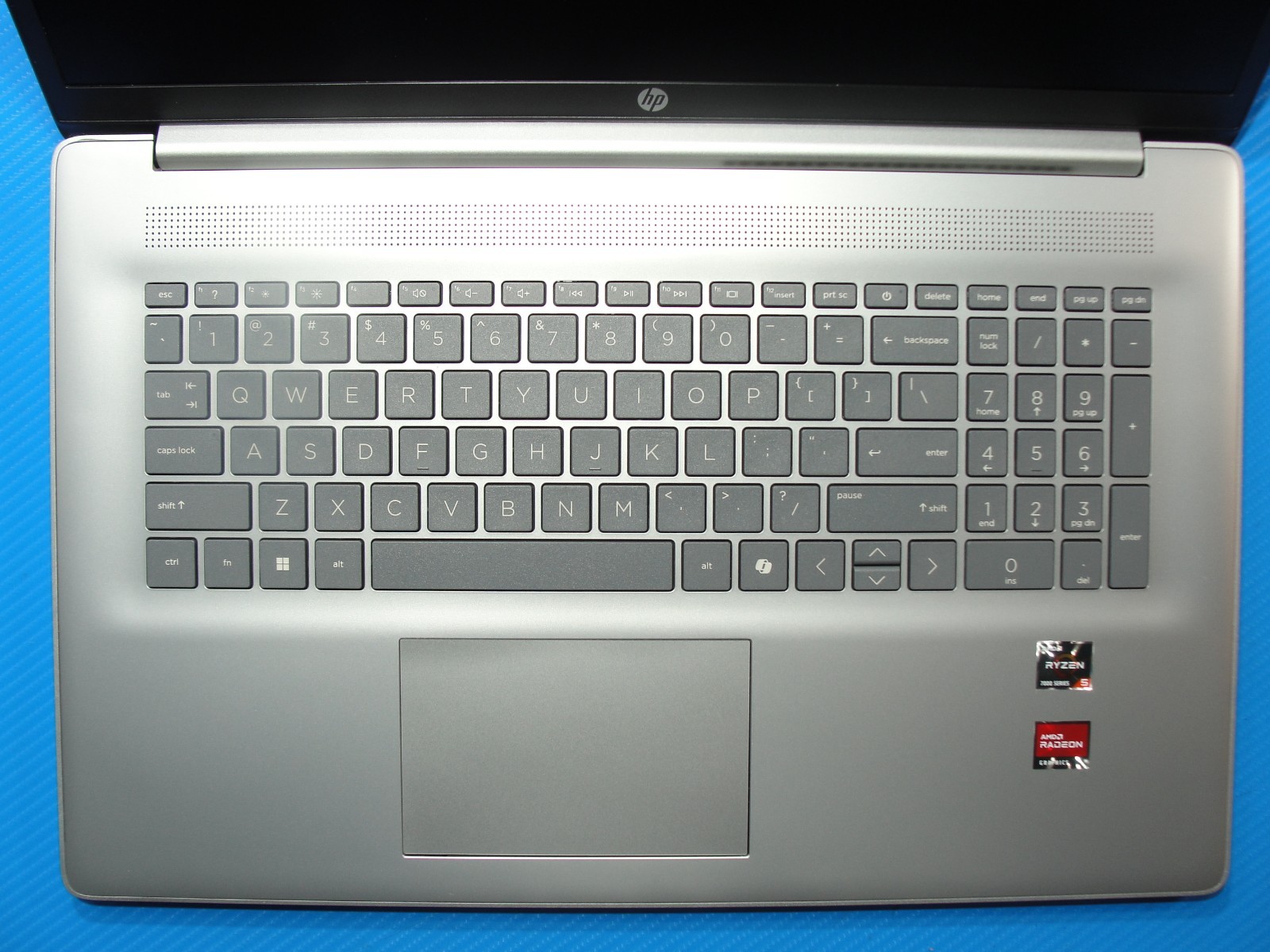 HP 17-CP2025DX 17″FHD AMD Ryzen 5 7520U 2.8GHz 8GB RAM 512GB SSD+PA