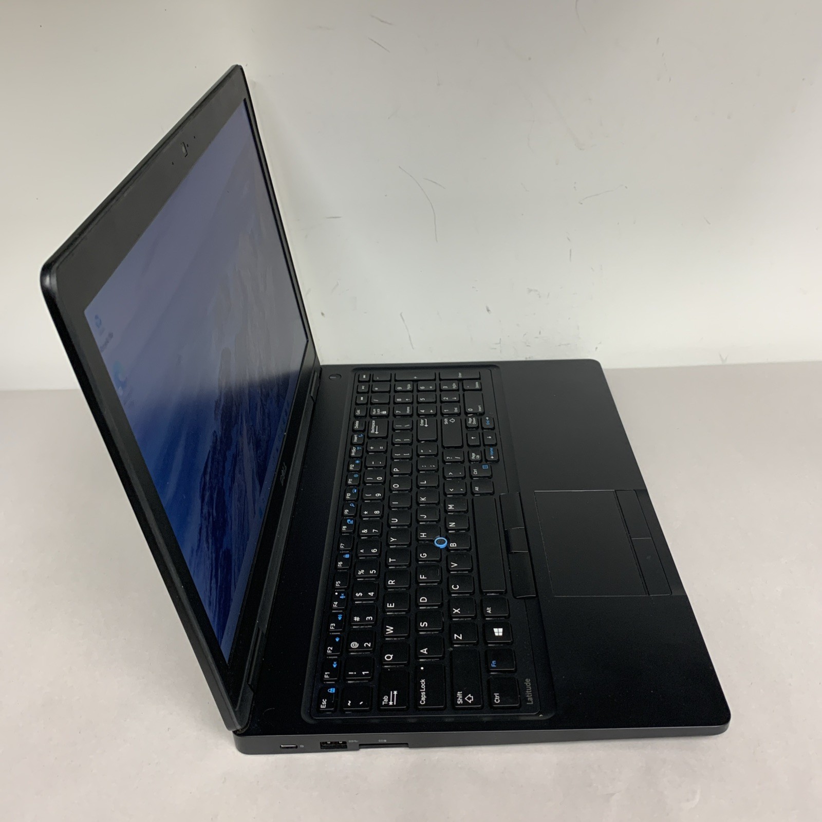 Dell Latitude 5590 Intel i7-8650U 16GB RAM 256GB SSD Win11 Pro