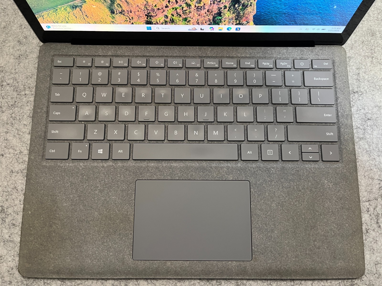 Microsoft Surface Laptop i7-7660U @ 2.5GHz 16GB 512GB SSD Touch screen W-11 Pro