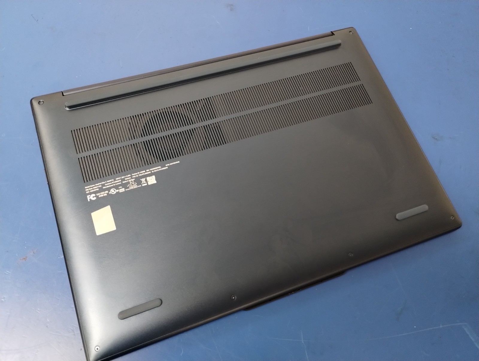 Lenovo IdeaPad 5 2-in-1 16AKP10, AMD Ryzen AI 7 350, 16 GB RAM, 1 TB NVMe SSD