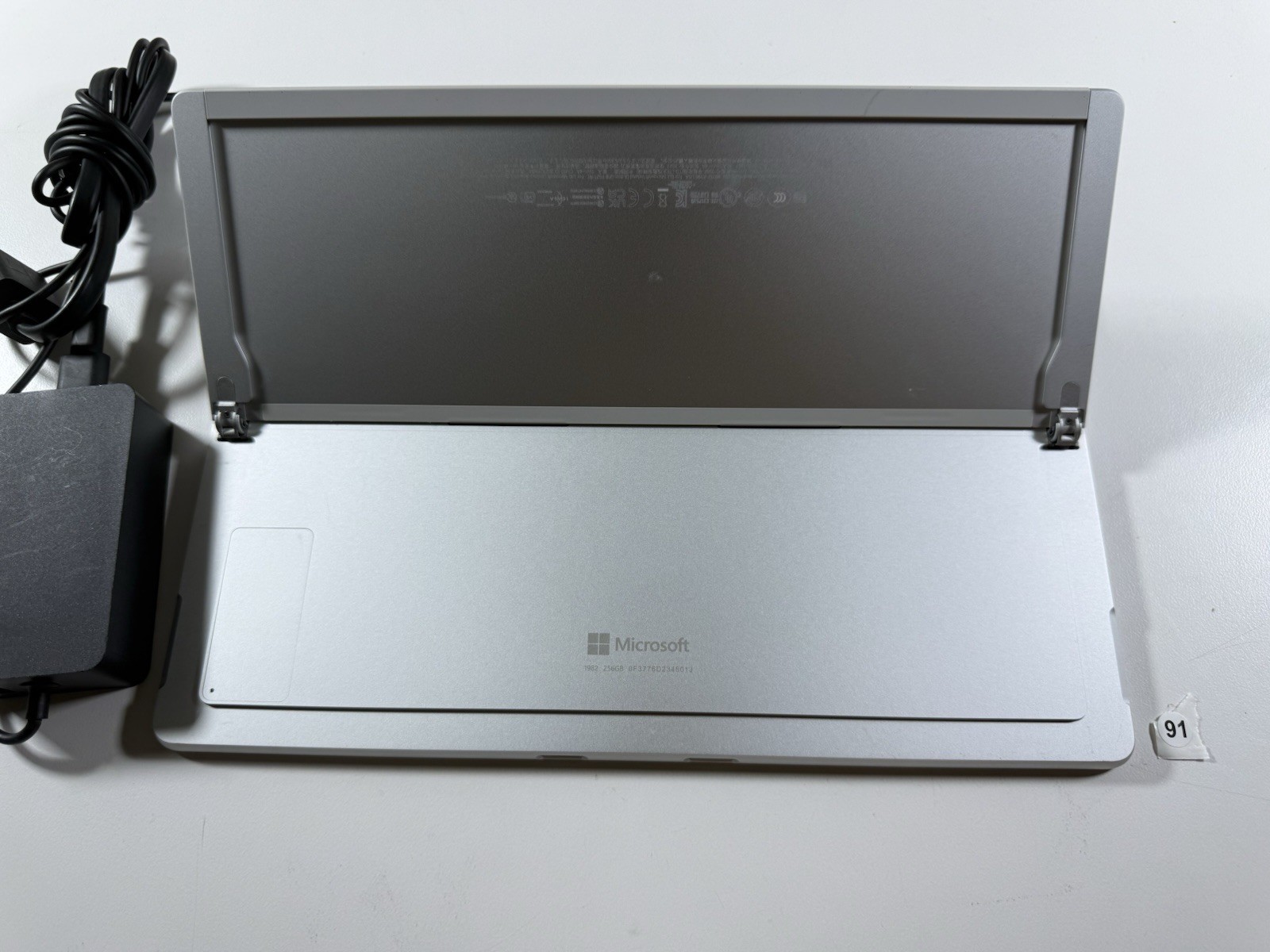 Microsoft Surface Pro 8 (1982) i5-1145G7 – 16GB RAM – 256GB 120Hz – Win 11 Pro