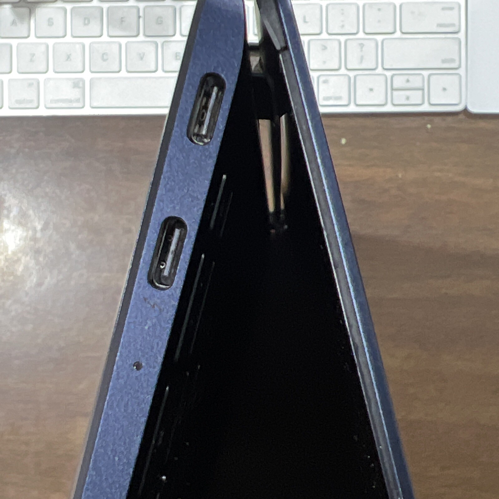 Samsung Galaxy Book Pro 360 NP950QDB-KB2US 15.6″ i7-1165G7 16GB 1TB ISSUE