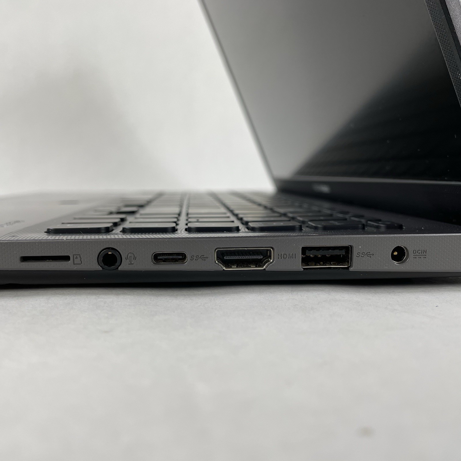 ASUS VivoBook F512F 15.6″ i3-8145U 2.10 GHz 8 GB RAM No SSD No OS No AC