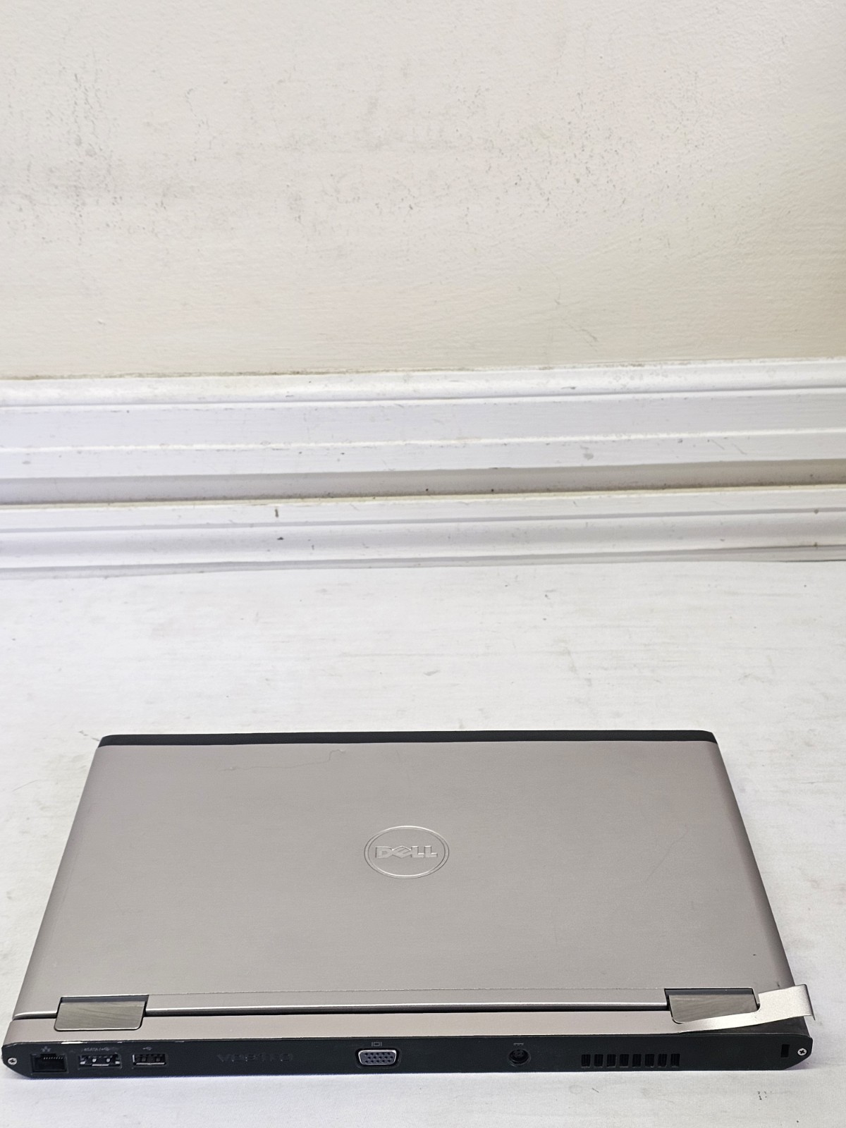 Dell Vostro V13 Laptop – Intel Duo U7300 – 4GB RAM – 320GB HDD – BAD BATT – READ
