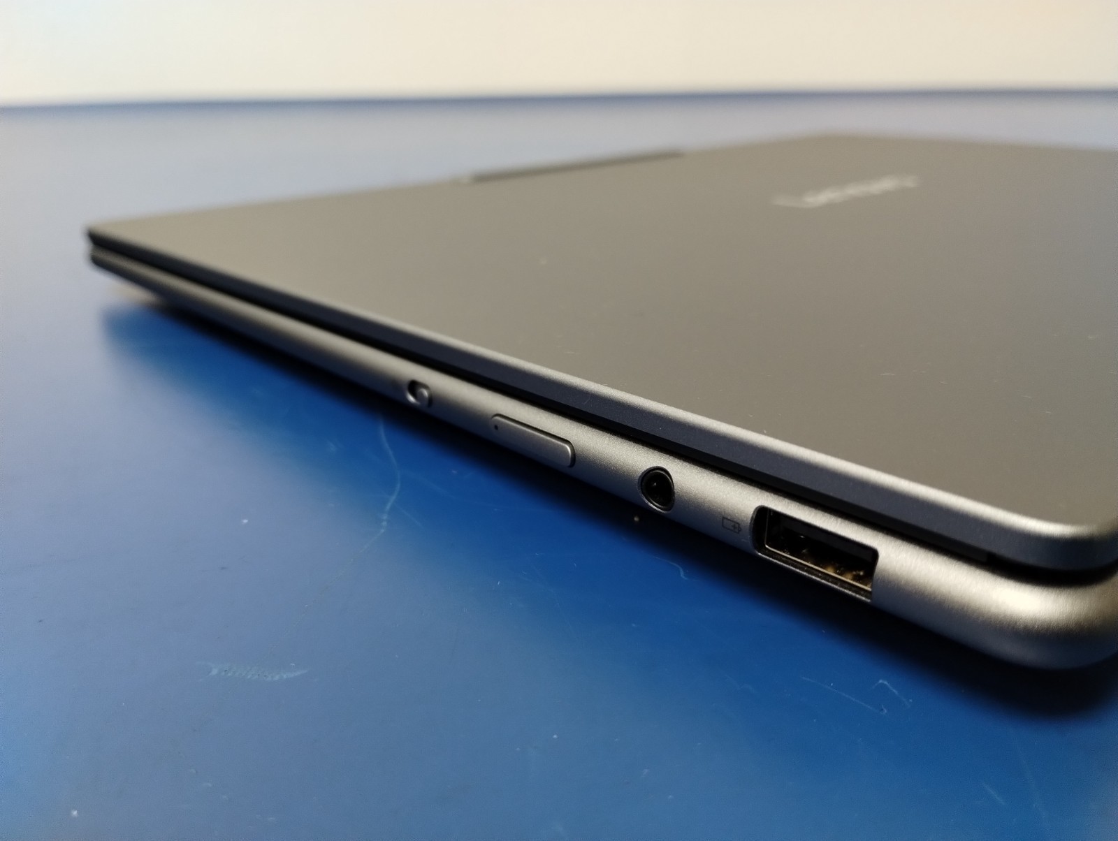 Lenovo Slim 7 14ILL10, Intel Core Ultra 7 258V, 2.20 GHz, 32 GB RAM, 1 TB NVMe