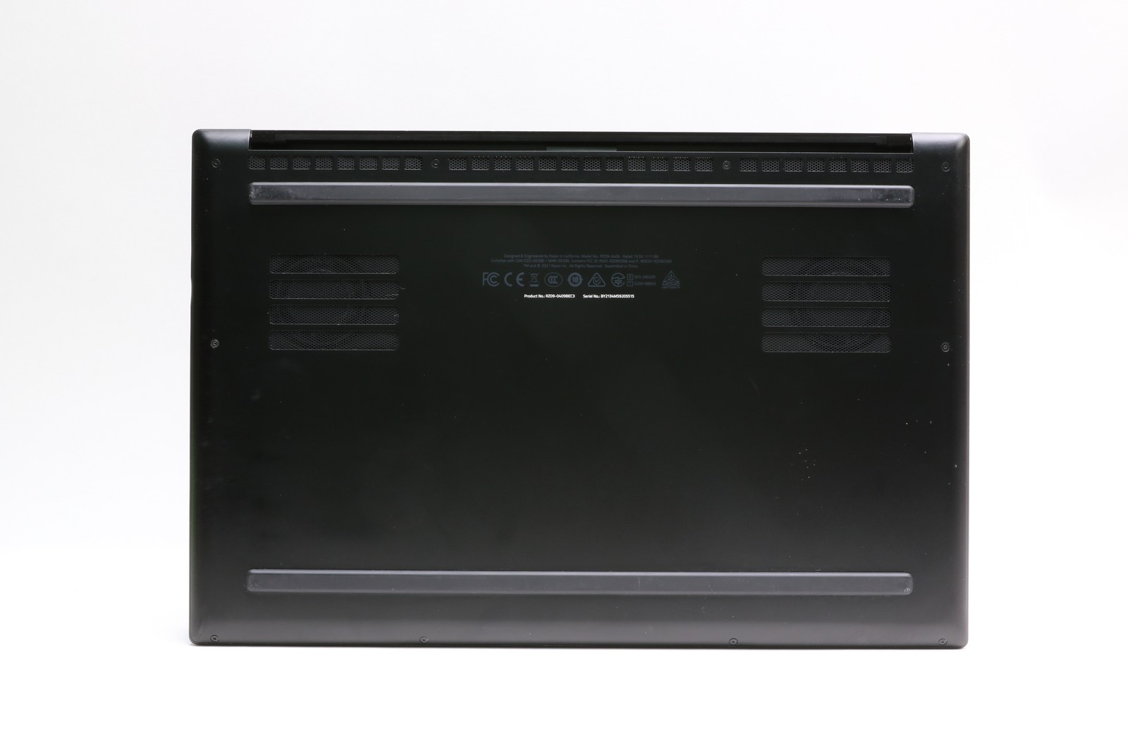 15″ Razer Blade 15 Advanced Model (mid 2021), i7-11800H, 16GB, 1TB SDD, RTX 3070