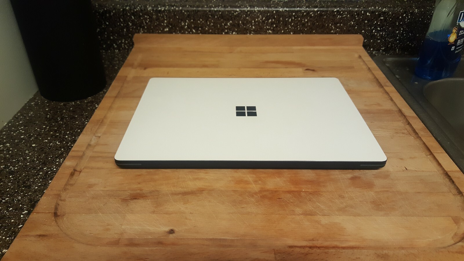 Microsoft Surface 2 Laptop i7 8GB 256GB SSD Windows 10 13.5″ – White/Black