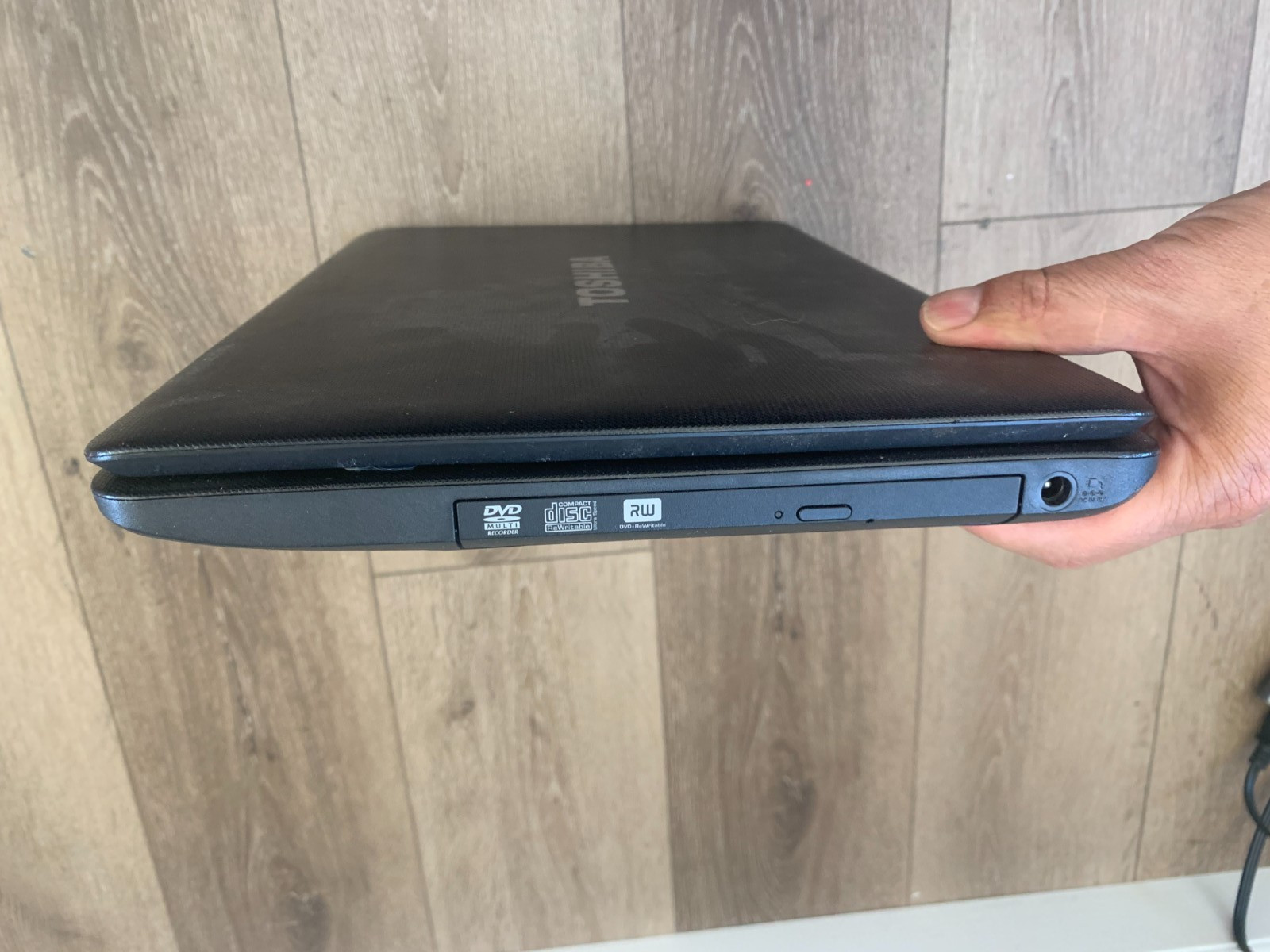 Toshiba Satellite C655-S5049 15.6″ Intel Celeron 900 2.20GHz 2GB RAM 250GB Win 7