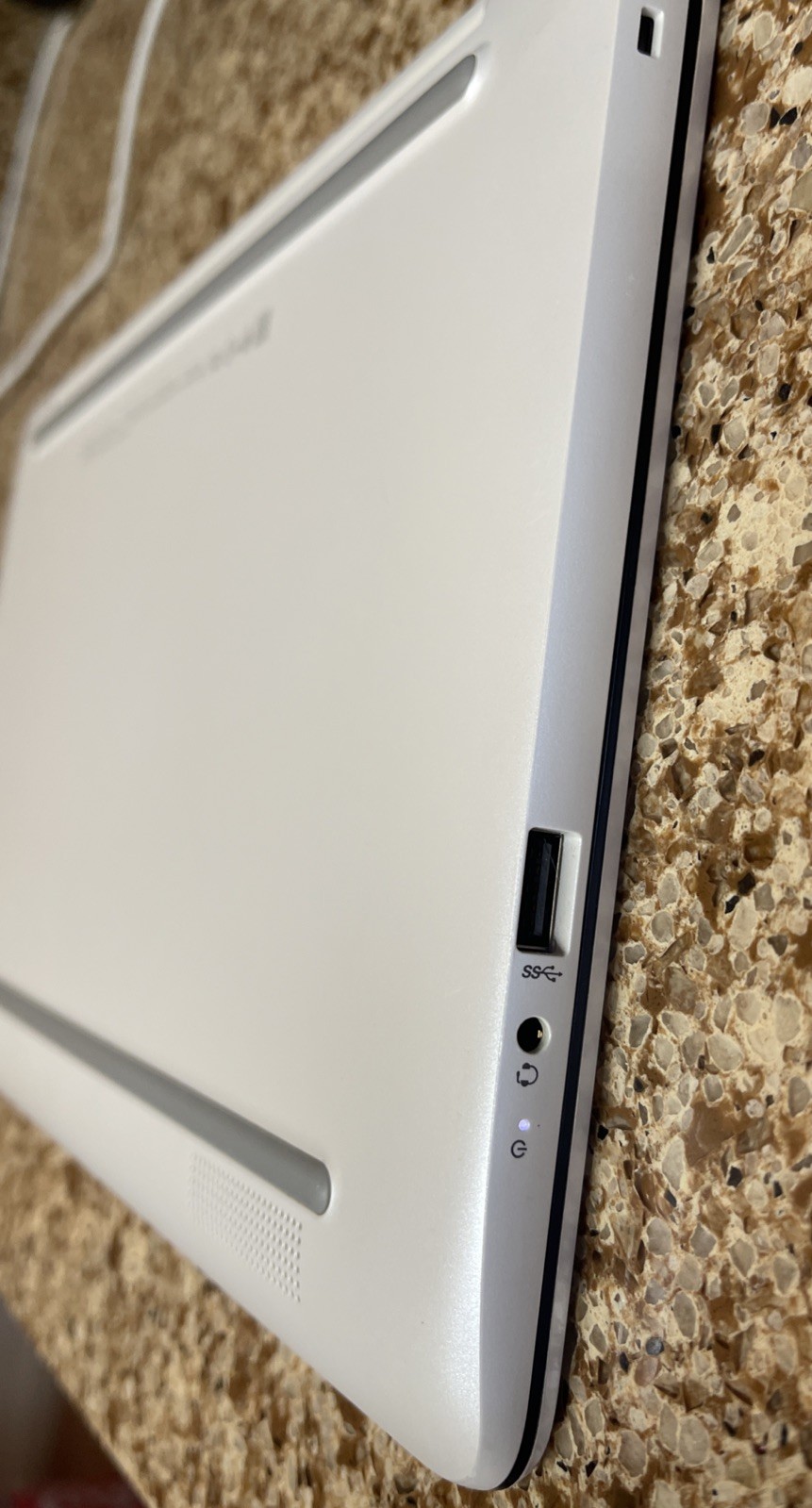 HP Stream 11-ak1012dx Laptop – Pearl White –Excellent Condition