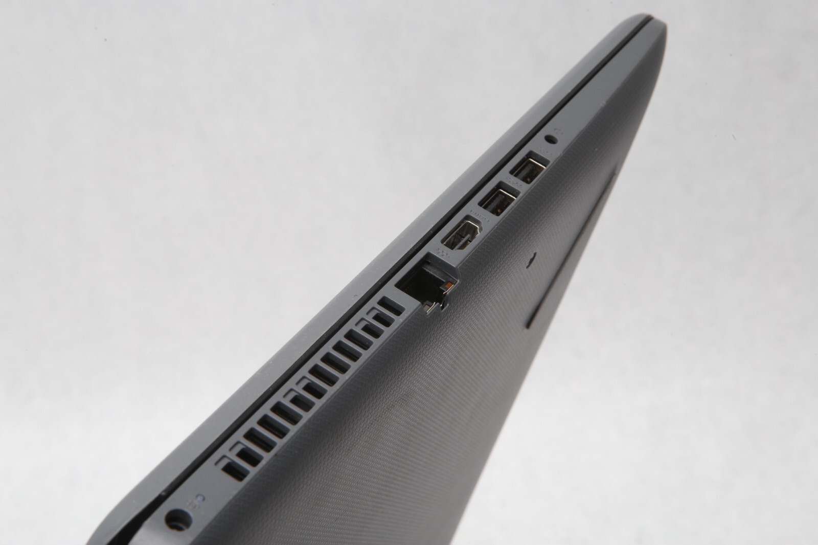 HP 15-bs051od 15.6″ / Intel Core i3-7100U @ 2.40GHz 6GB RAM 240gb SSD WIN 10 E42