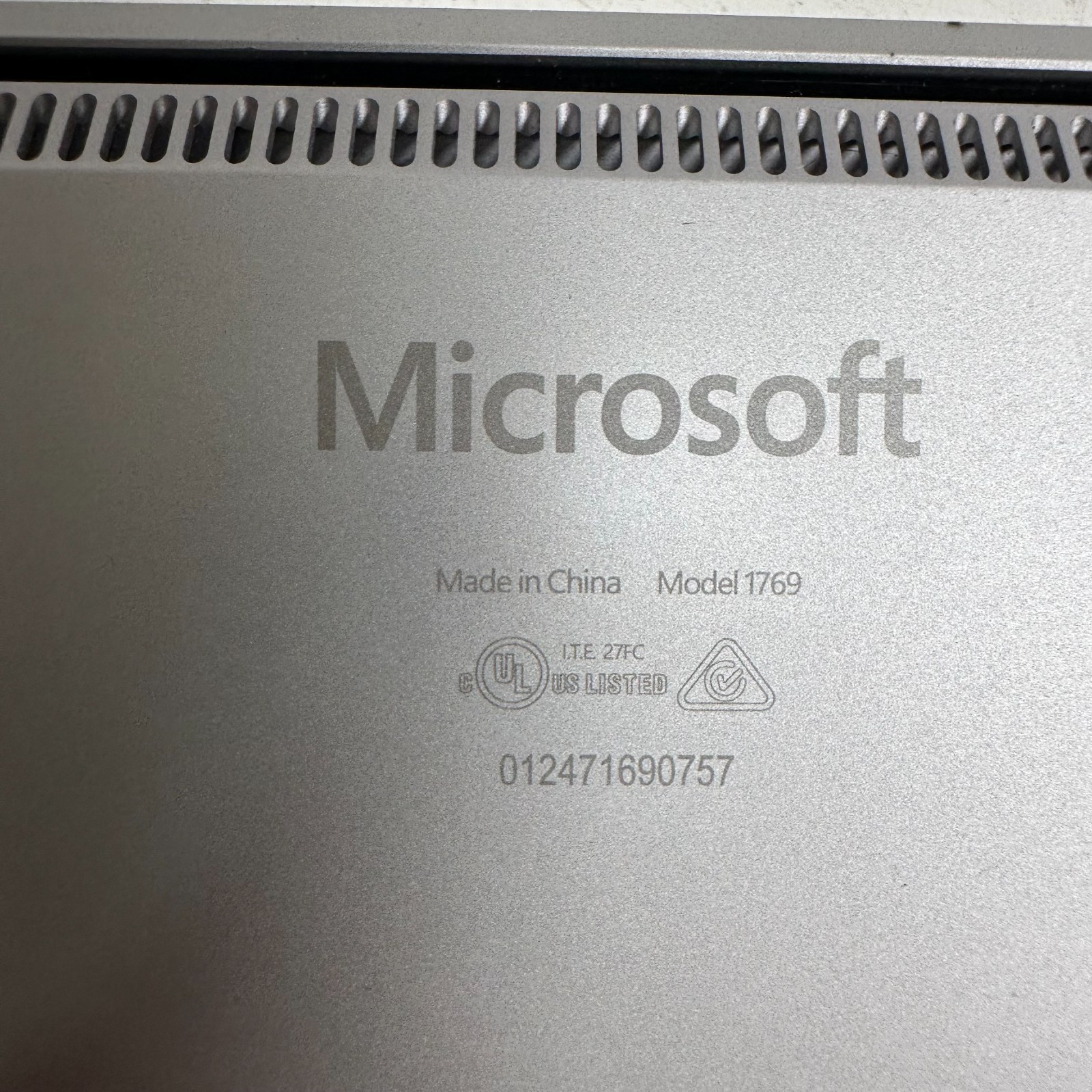 Microsoft Surface 2 1769 13.5″ PixelSense Touchscreen Display Laptop – for Parts