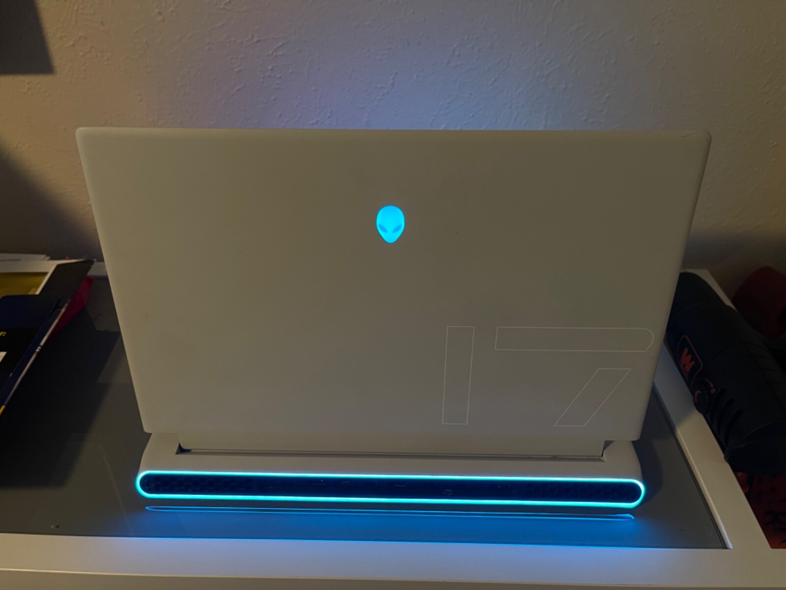 alienware x17 r1 3080 i7 LED backlit mouse pad built in camera cherry keyboard 