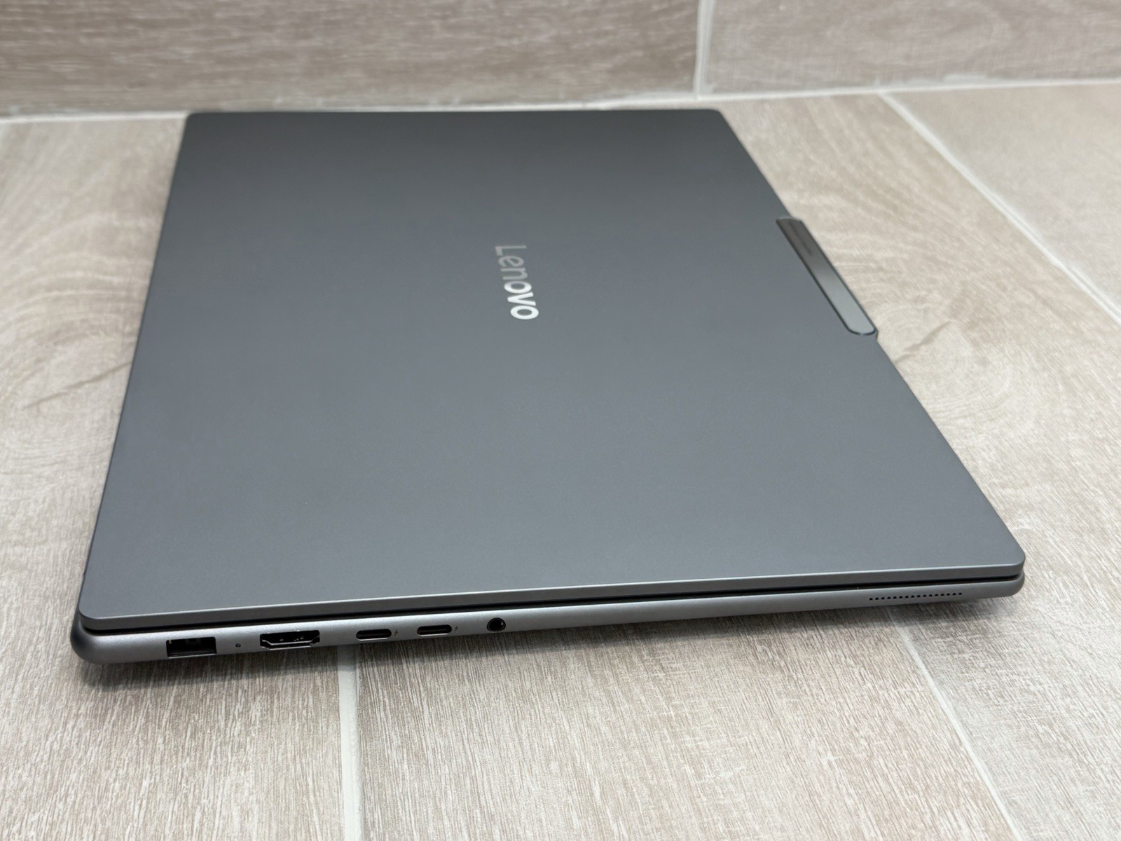 Lenovo Yoga Pro 9 16IAH10 OLED Touch Ultra 9 285H GeForce RTX 5050 32GB RAM 1TB