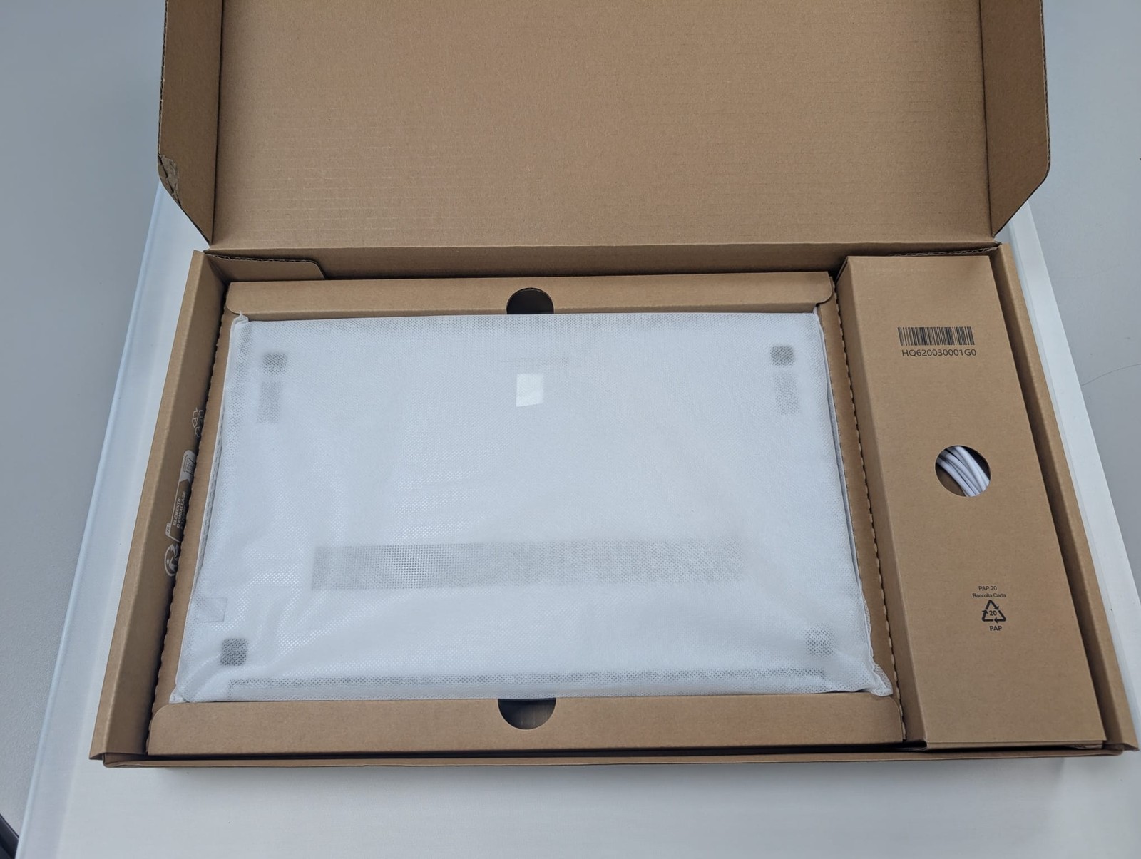 Samsung Galaxy Book 4 Intel Core 7 15.6″ NP754XGK-LS1US 512GB 16GB RAM Silver