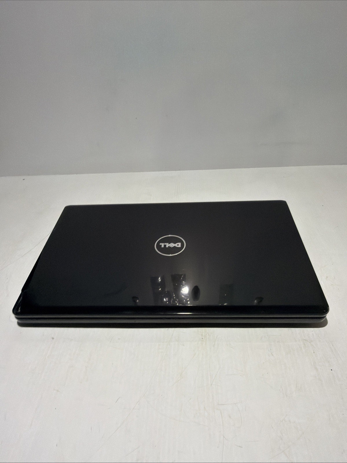 Dell Inspiron 1564 15″ Laptop i3-M330 4gb Ram No Drives Boots Bios Read Desc.