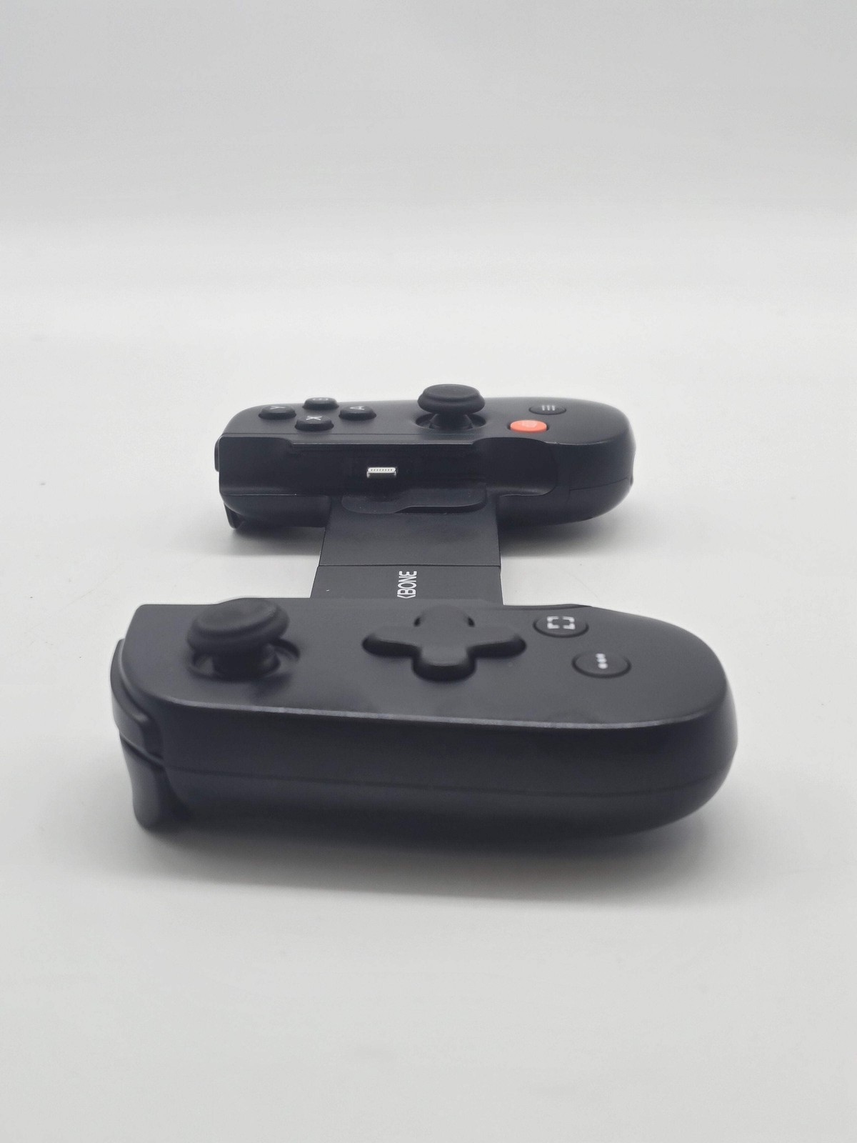 Backbone One Lightning (1st Gen) BB-02-B-R Black Game Controller – USED