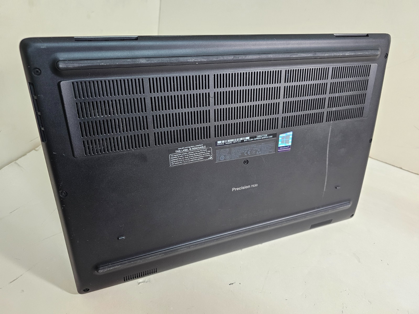 Dell Precision 7530 Laptop – 2.6 GHz i7-8850H 16GB 256GB SSD Cam P1000 15.6″ SP1