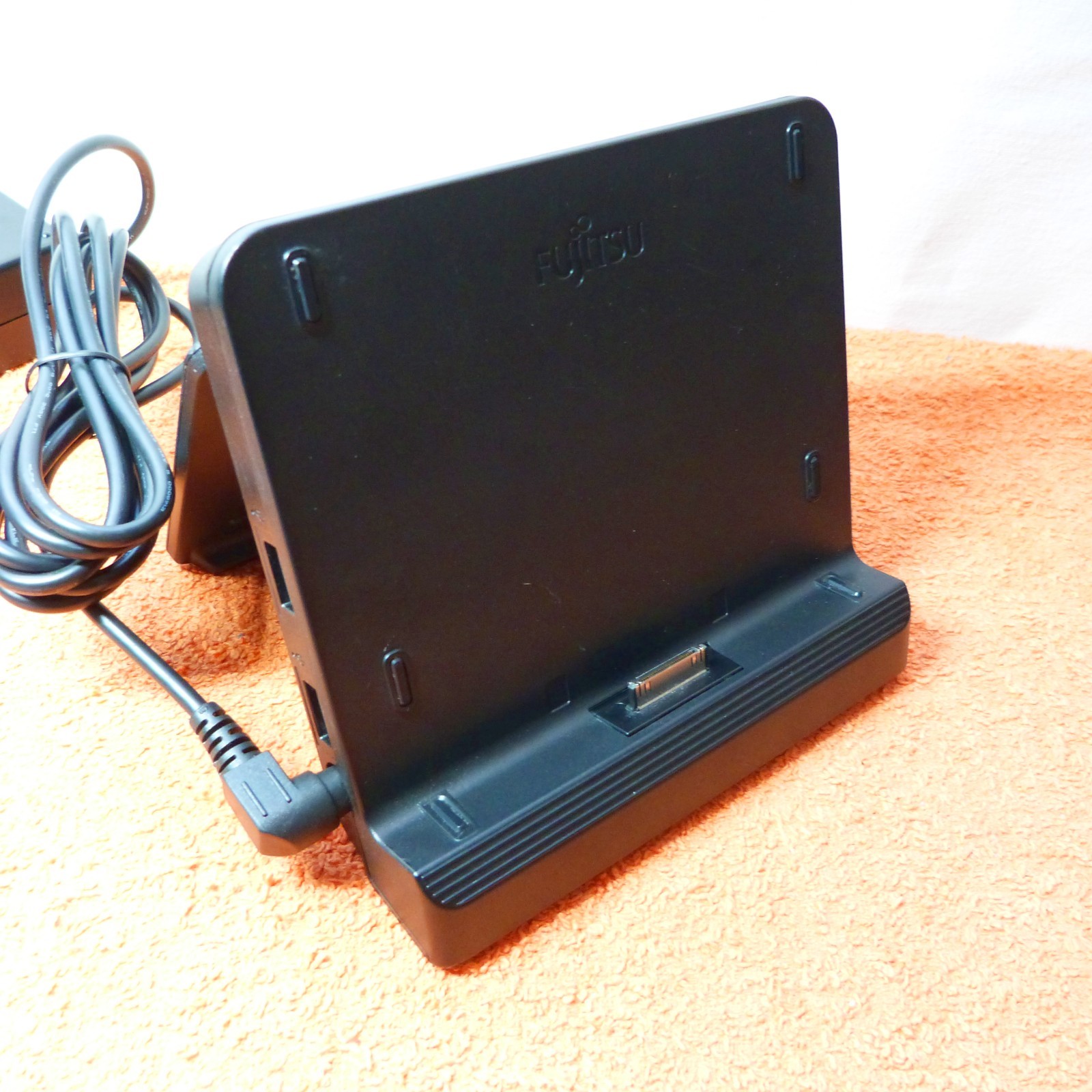 Fujitsu Q550 Convertible Tablet PC 10″ TOUCHSCREEN l EXTRAS l Windows 7 PRO