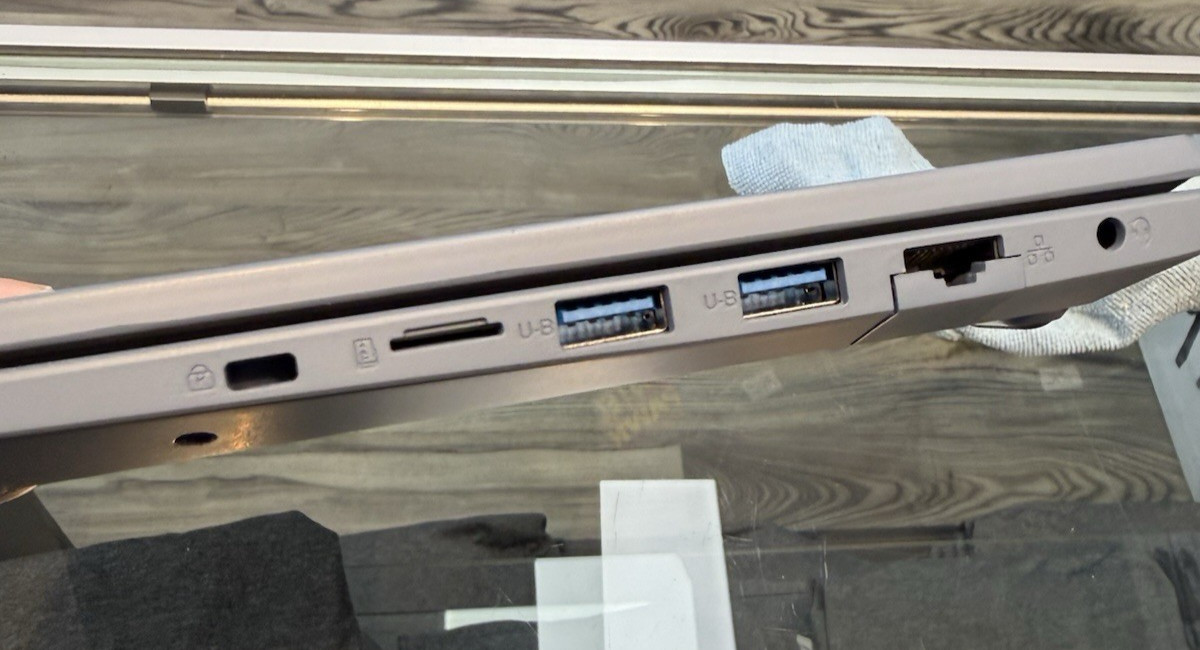 SGIN 15.6″ Laptop Win11 PRO Intel N5100 16GB RAM 1TB SSD W Case