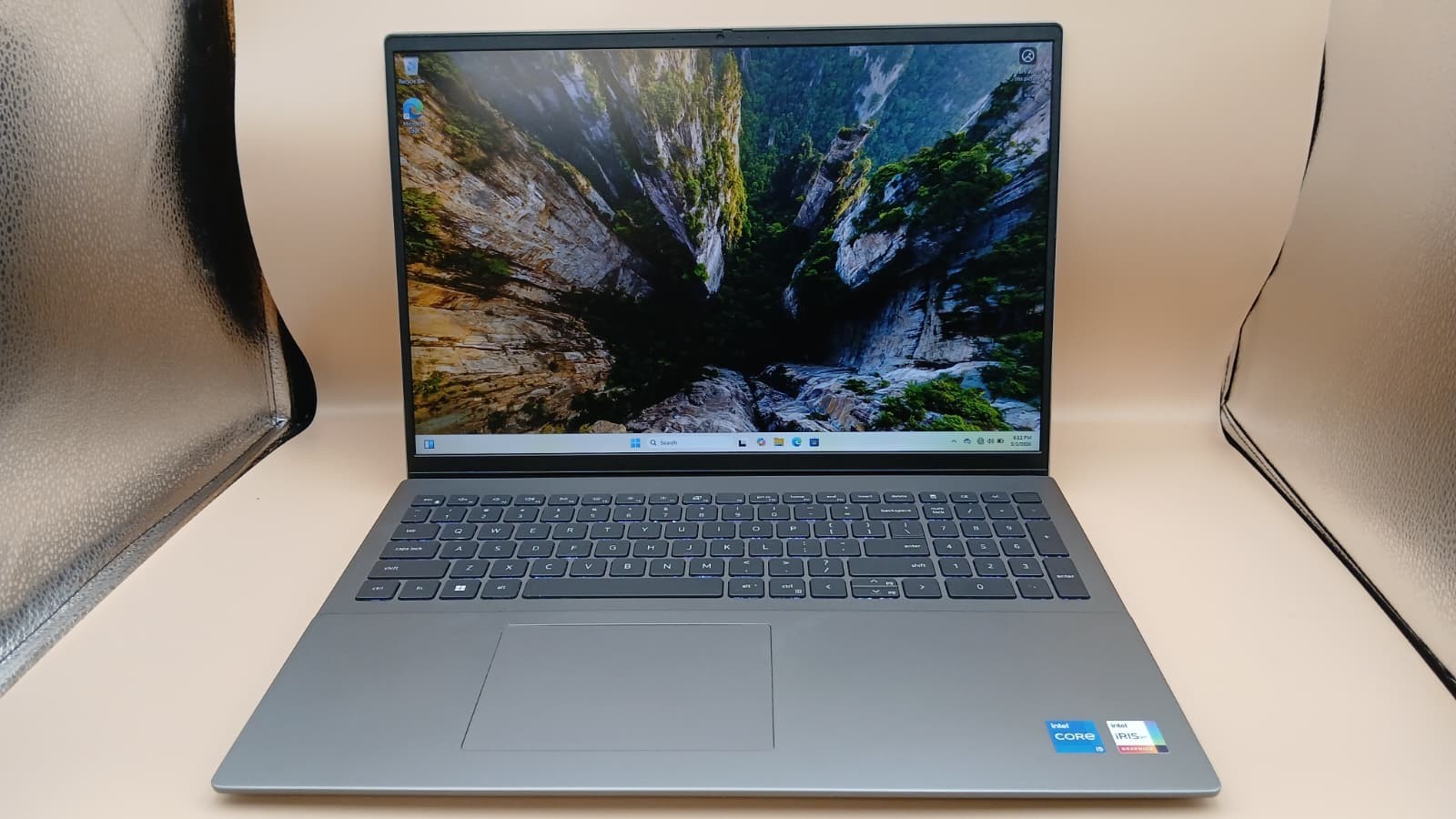 Dell Vostro 5620 16″ i5-1240P 16GB RAM 512GB SSD Win11 Pro Business Laptop