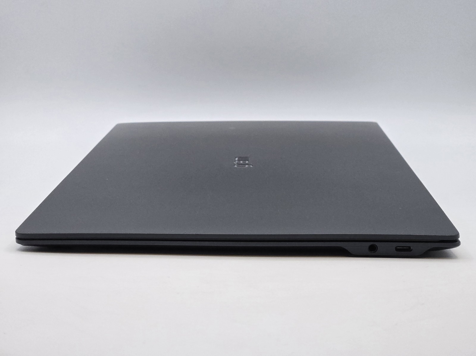 LG gram SuperSlim 15″ FHD ULTRA 7 155H 512GB SSD 16GB W11 Webcam Backlit IRCam