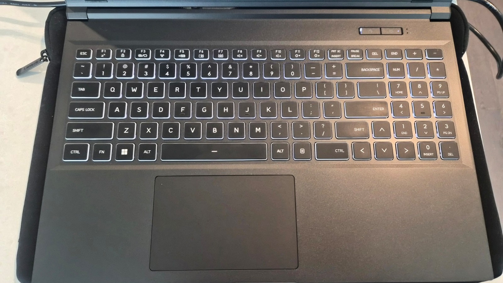 Eluktronics RP-15 15.6″ RTX 4070 Gaming Laptop AMD R7 7840HS 16GB RAM 512GB SSD
