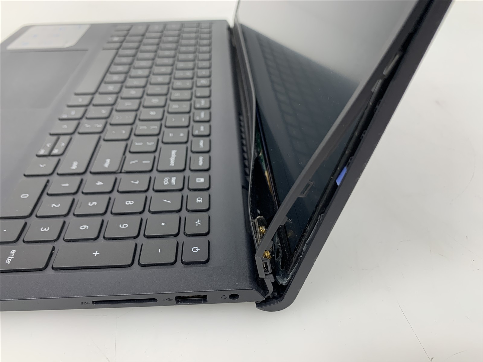Dell Inspiron 15 3520 Intel i5-1155G7 4.50GHz 16GB RAM No HDD/SSD 15.6″ – PARTS
