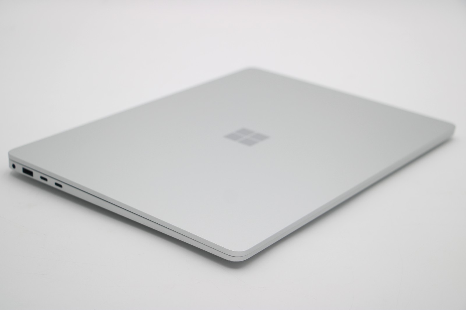 NEW – Microsoft Surface Laptop 7 13.5″ *Snapdragon X Plus/ 16GB RAM/ 256GB SSD*
