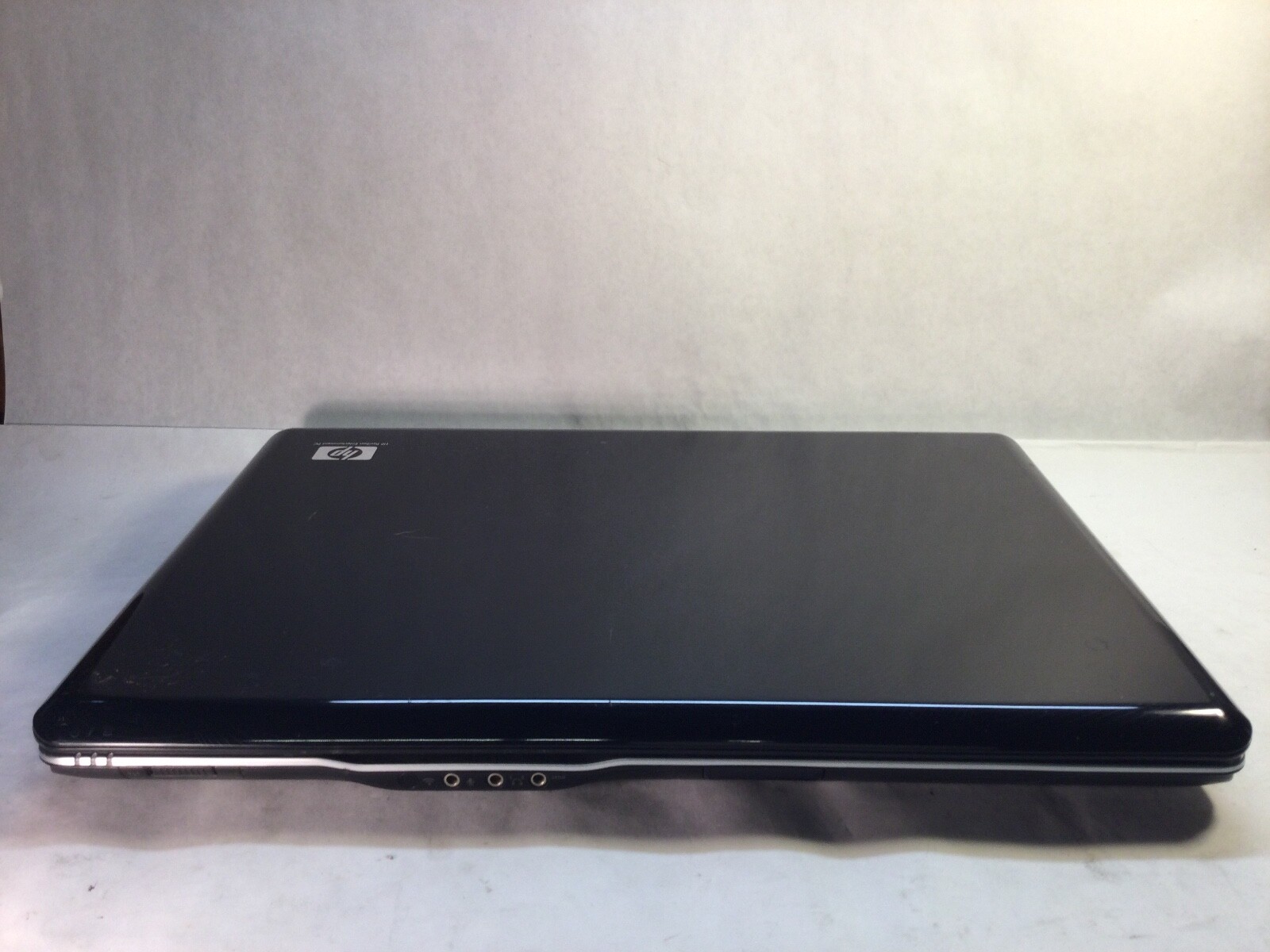 HP Pavilion dv9500 17″ Laptop AMD Turion 64 X2- DIM BACKLIGHT- MZ