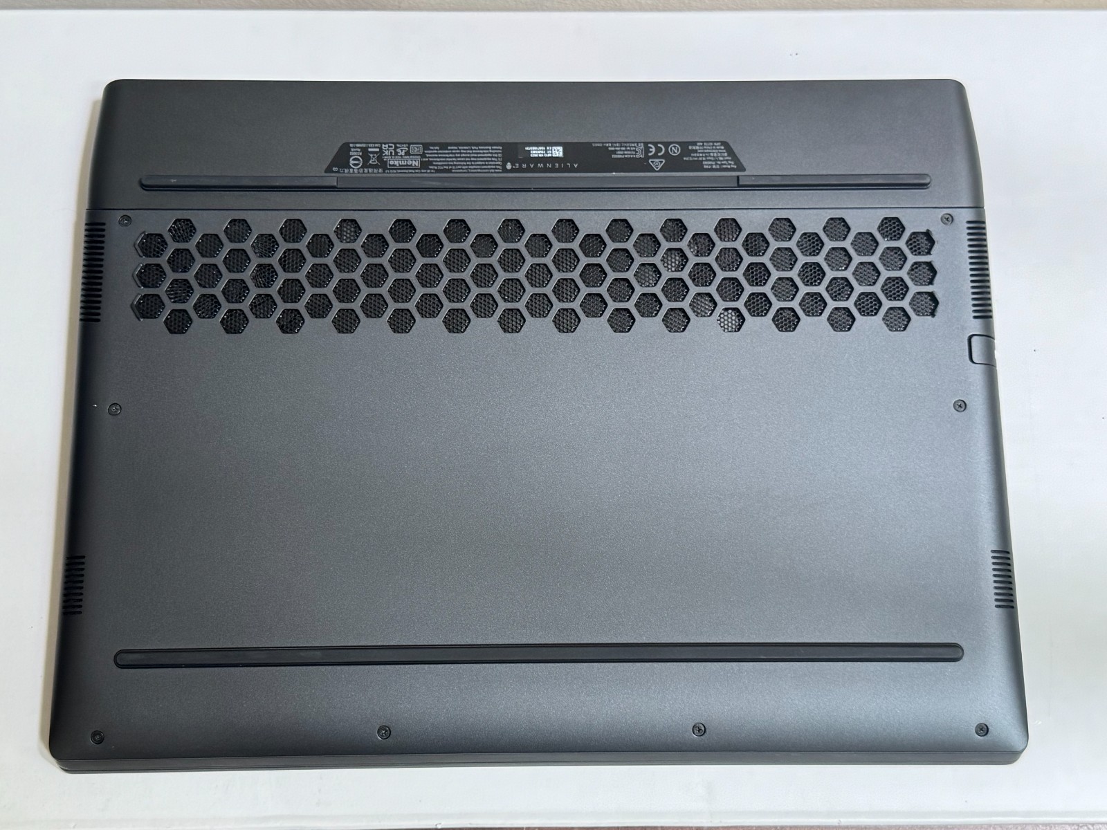 Alienware M17 R5 480Hz AMD Ryzen 9 6900HX 16GB 1TB/SSD RTX 3080 Gaming Laptop