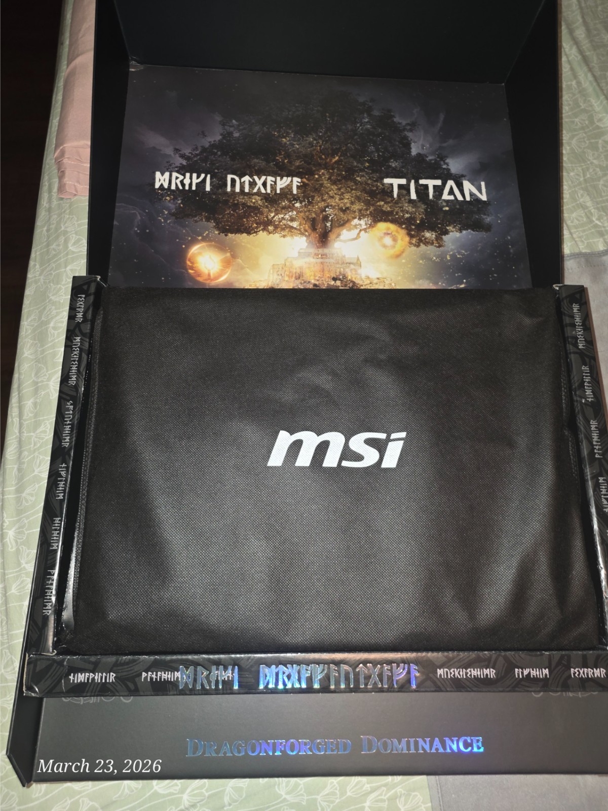 MSI Titan 18 HX Dragon Edition Norse Myth A2XWJG-440US U9-285HX RTX 5090 96G 6TB