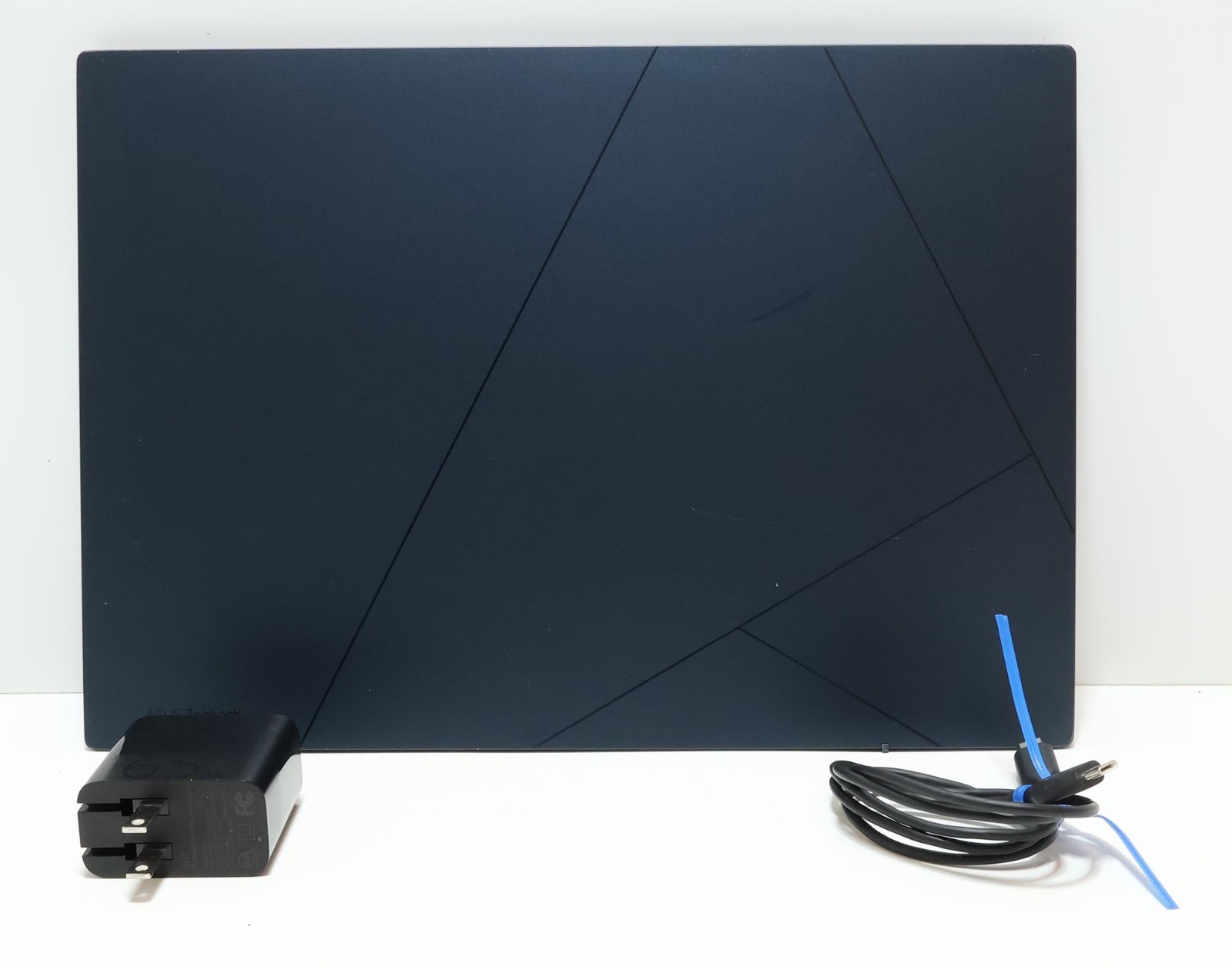 ASUS ZenBook Q409ZA Core i5-1240P 1.7GHz 8GB 256GB 14″ READ LISTING