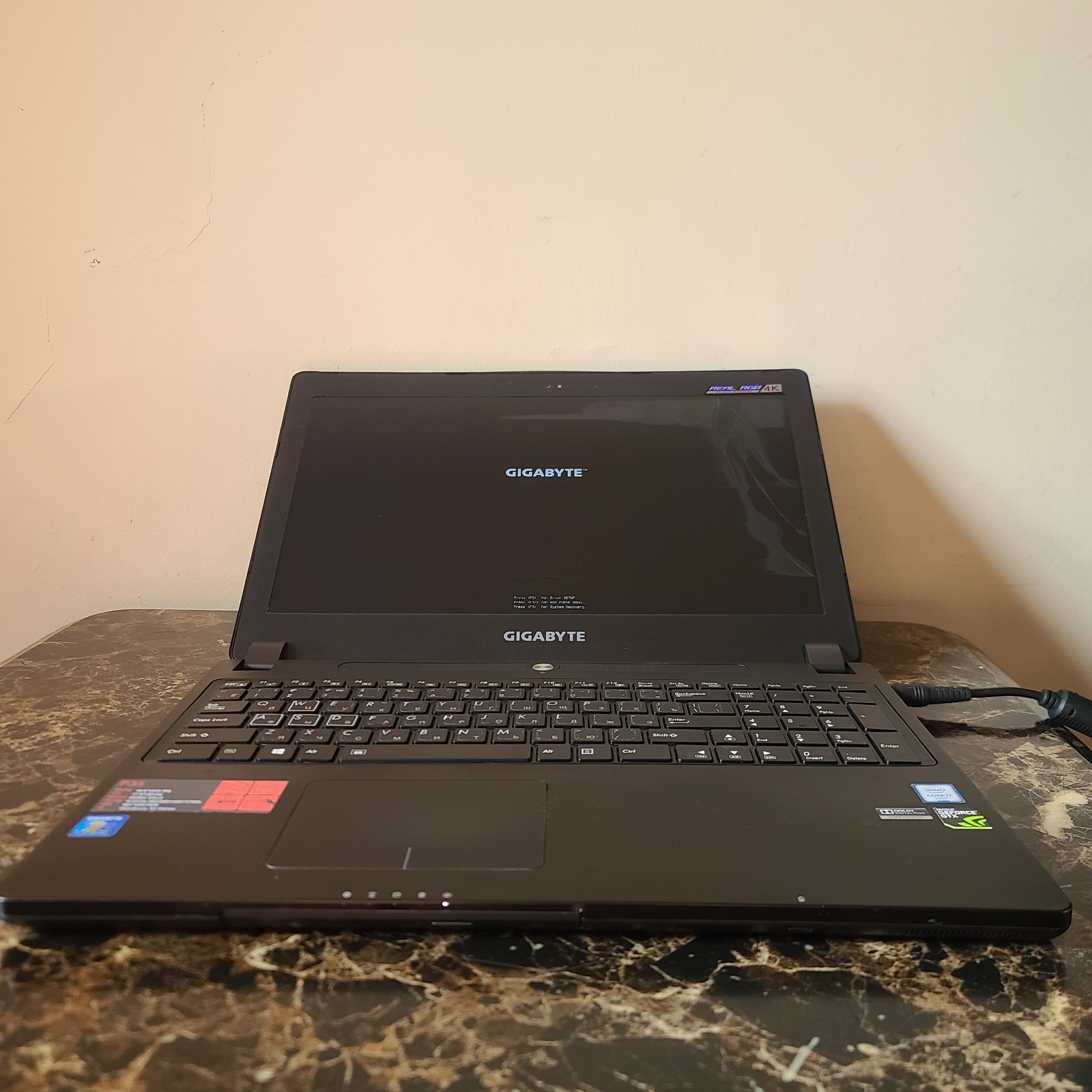GIGABYTE P35X-V5 GAMING LAPTOP CORE i7-6700HQ 2.60GHz 8GB RAM GTX 980M 62GB SSD