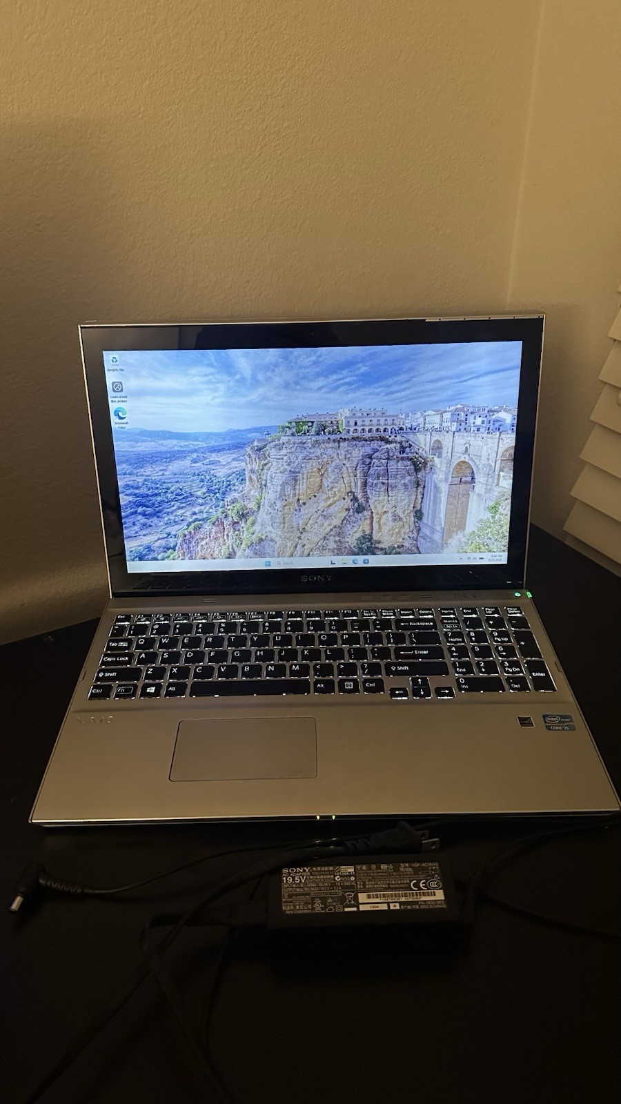Sony VAIO SVT151A11L 15″ Intel Core i5 Windows 11 Silver Laptop w/Charger