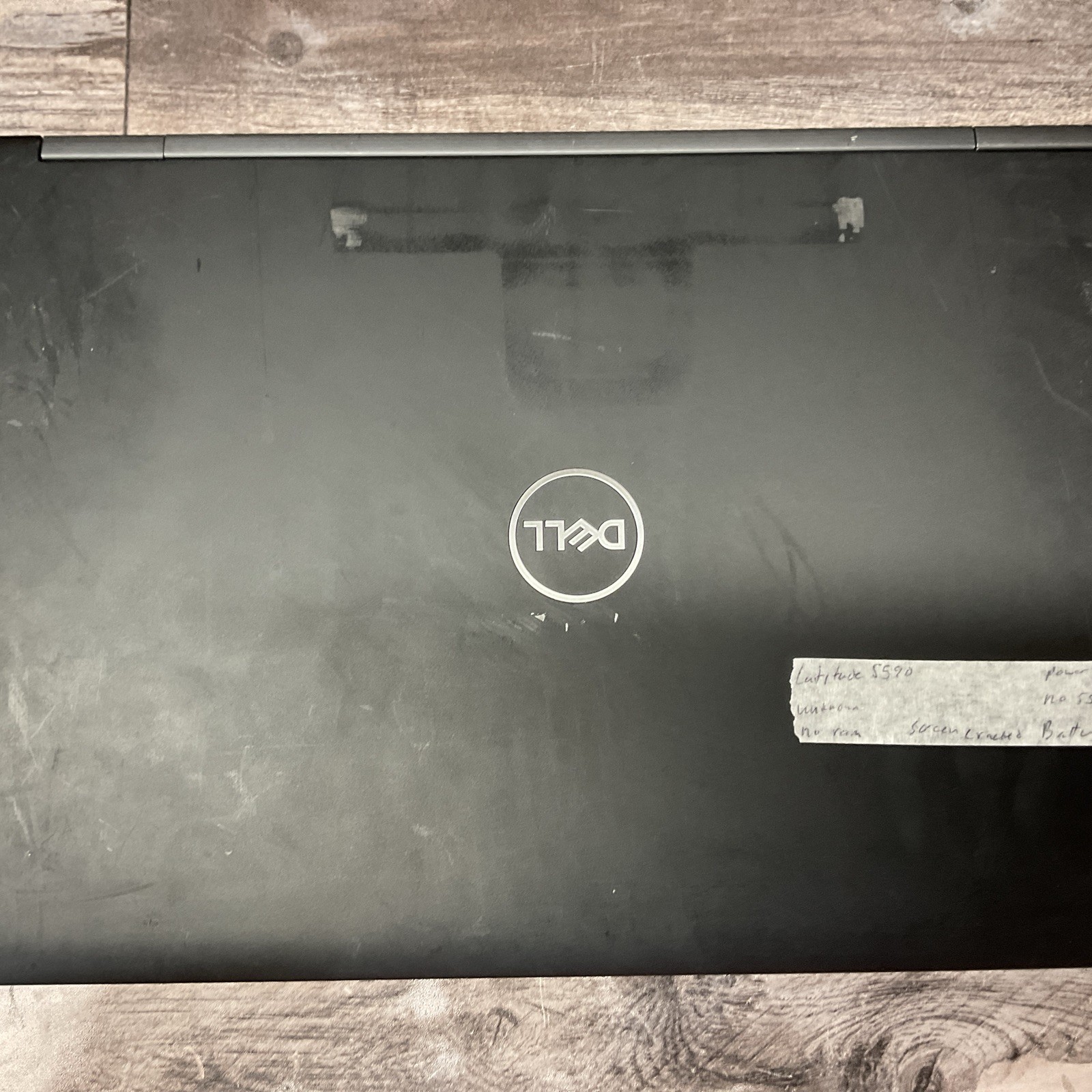 Dell Latitude 5590 / No POST / Cracked Screen / No RAM / No SSD / O10