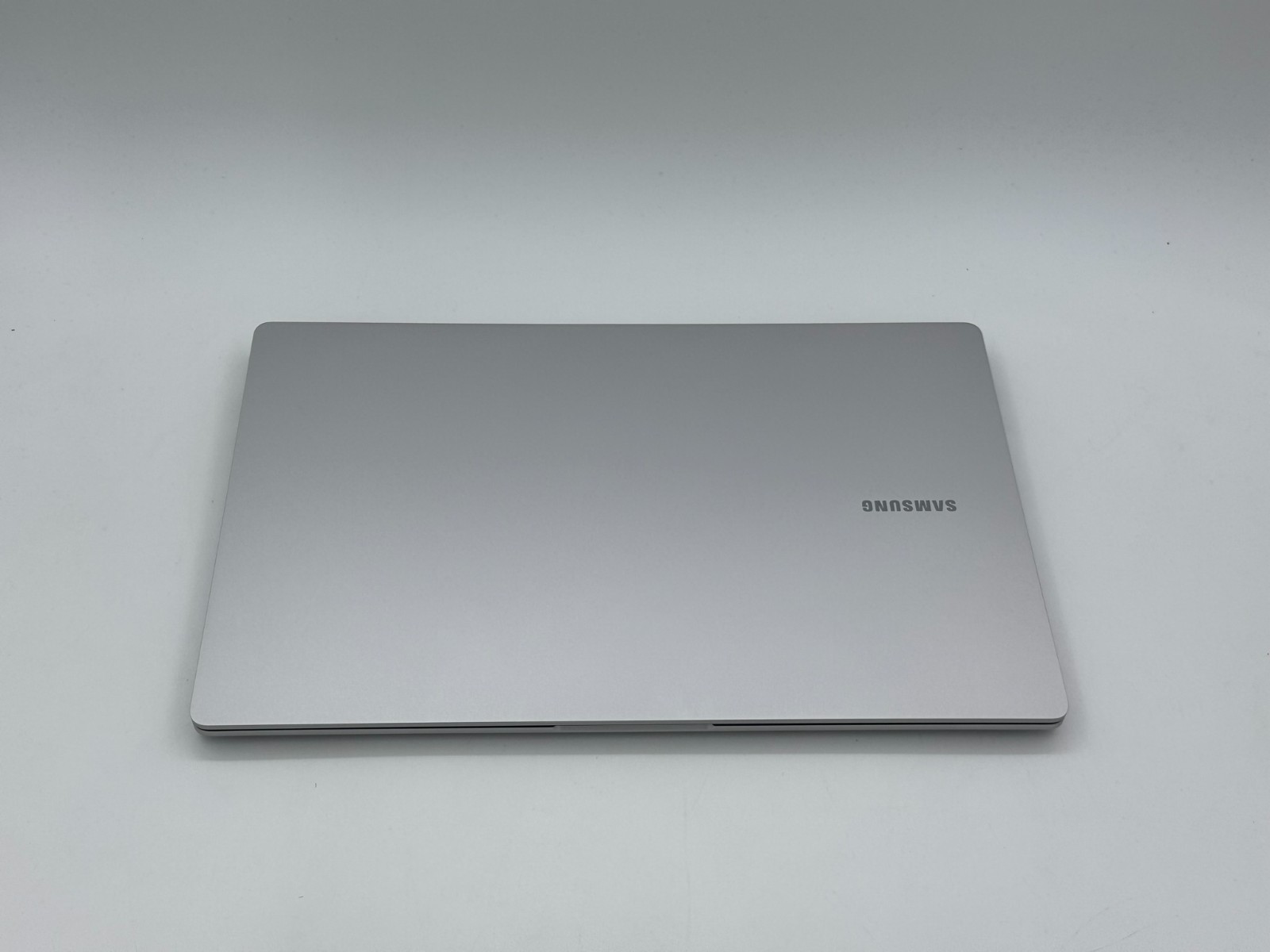 Samsung Galaxy Book5 15.6″ FHD Intel Core Ultra 7 255U 16GB 512GB SSD Laptop