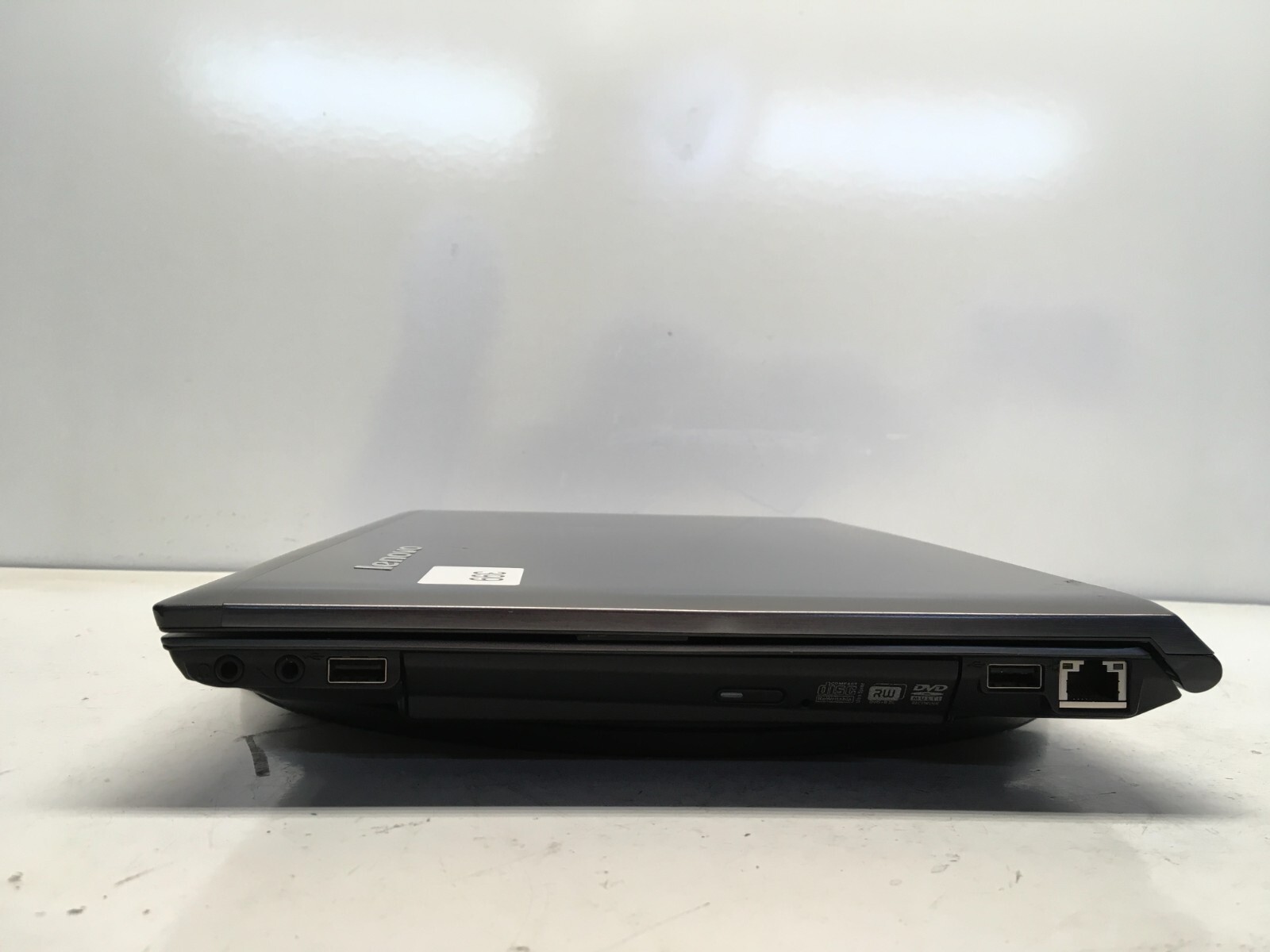 Lenovo V570 Intel i5-2430M 2.4GHz 6 GB NO HDD No Batt