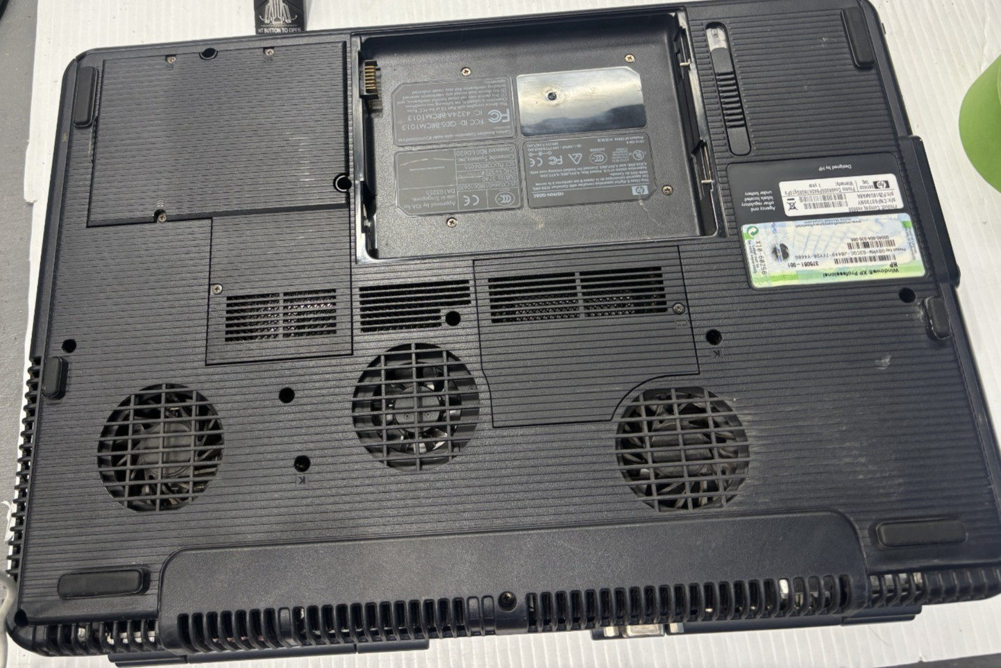 HP COMPAQ NX9600 – FOR PARTS/REPAIR hass ddr2 ram and 80gb at disc drive