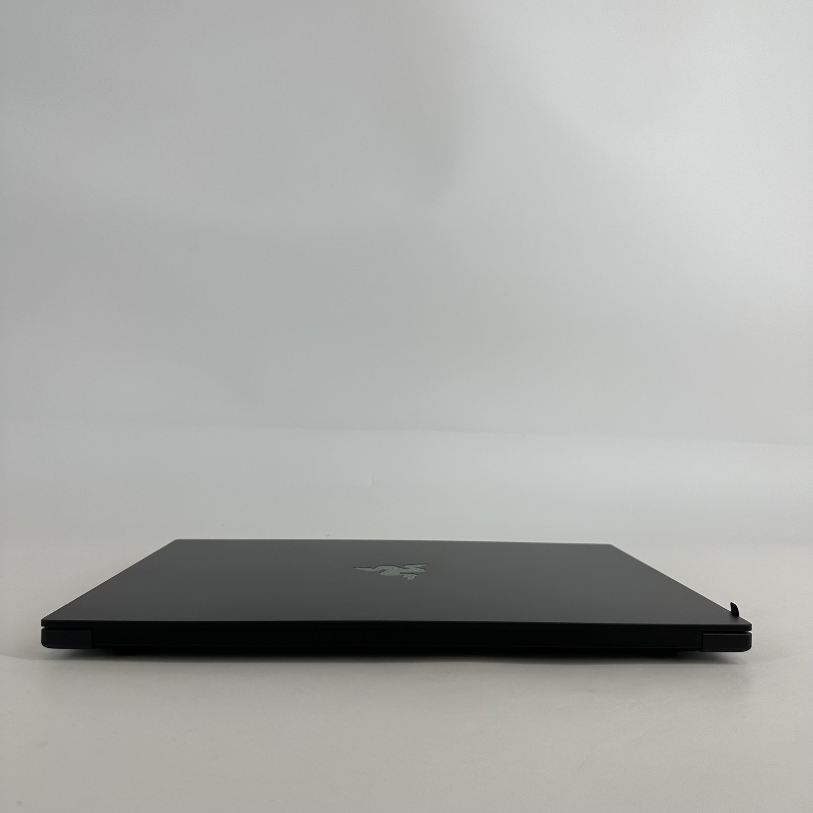 Razer Blade 16 240Hz QHD+ 2026 2.1 GHz Ultra 9 386H 64GB 2TB SSD NVIDIA RTX 5090