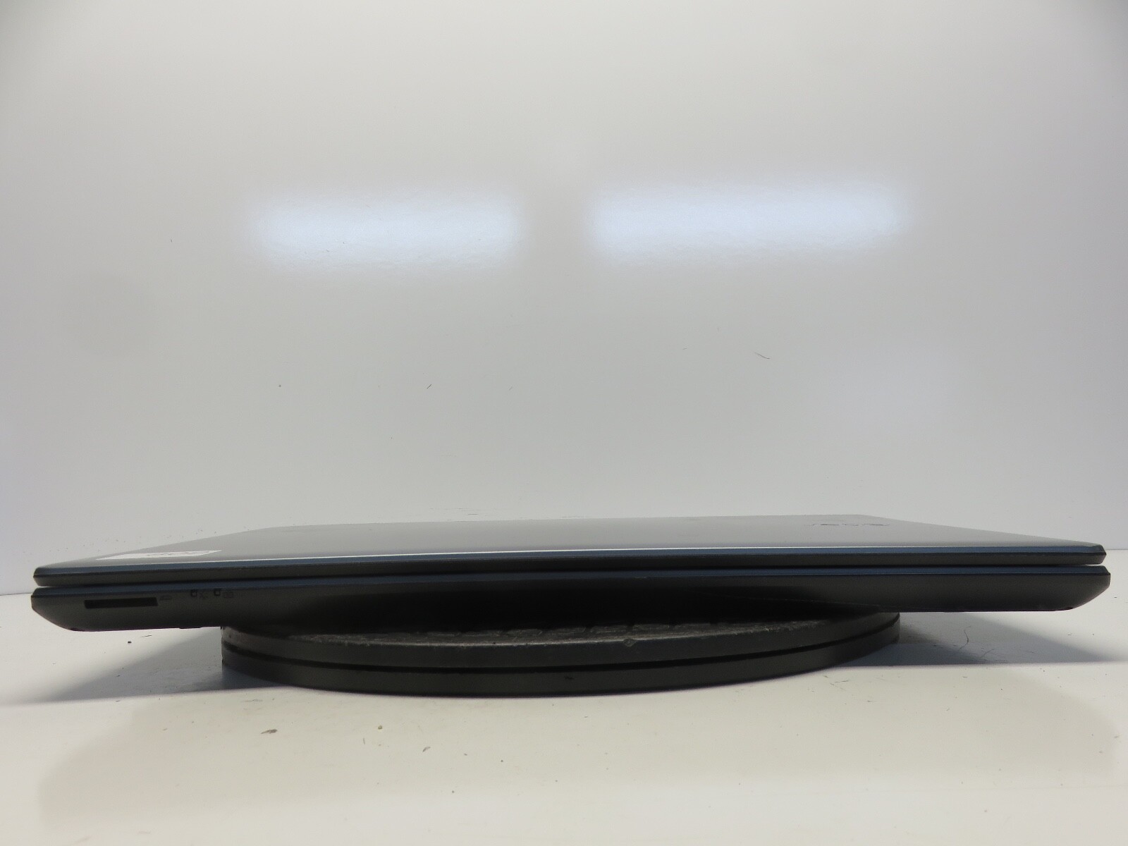 Acer Aspire E5-571 Intel i3-4030U 1.9GHz 4 GB NO HDD No Batt