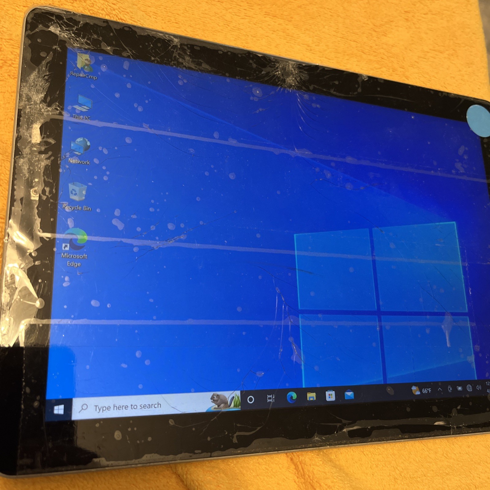 Microsoft Surface Go 1824 10.5″ 128 GB Broken Screen (s2)