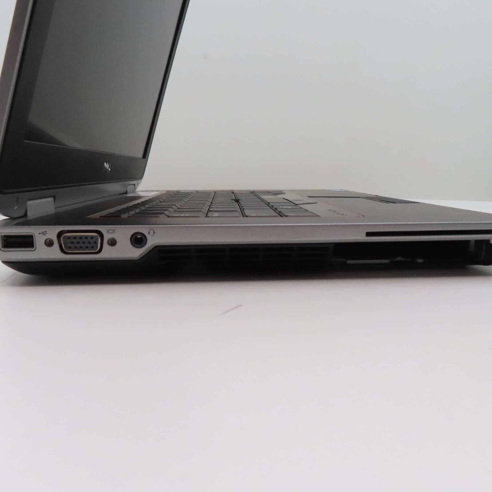 Dell Latitude Laptop Intel Core i7 2.40GHz 2 Cores 8GB DDR3 SDRAM