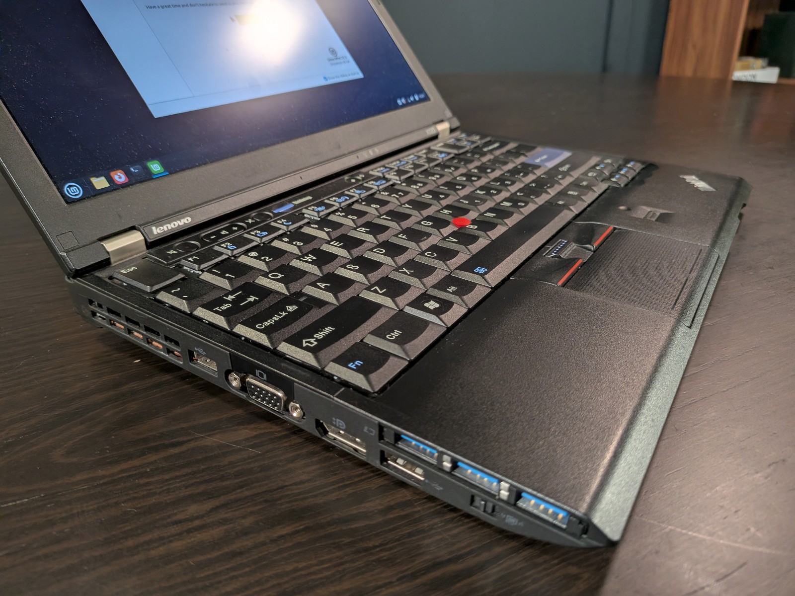 Lenovo ThinkPad X220 12″ Linux Mint Core I5-2540M, 16GB RAM 160GB SSD