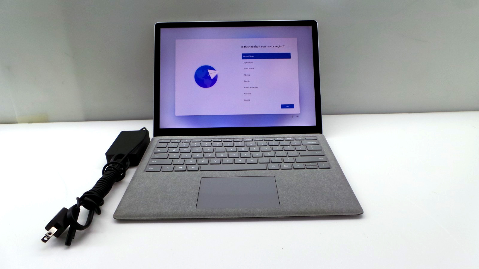 Microsoft Surface Laptop 2 | 13.5″ Touch | i7-8650U 1.90GHz 16GB RAM 512GB SSD