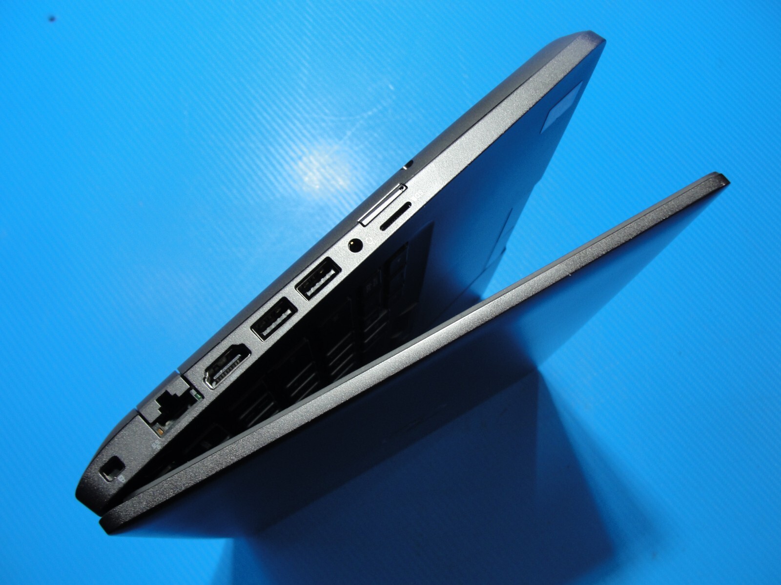 Dell Latitude 5401 14” FHD Intel Core i5-9400H 2.5GHz 16GB 256GB SSD + Charger