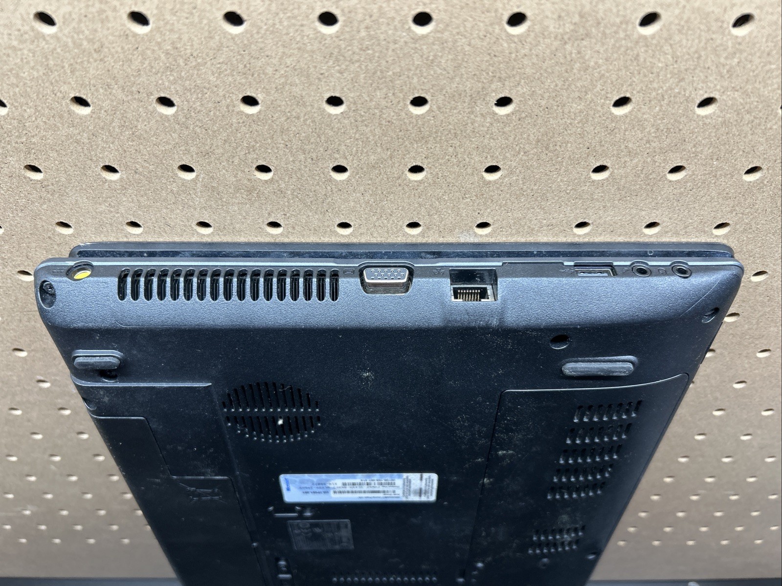 Acer Aspire 5250 Laptop AMD C-50 8GB RAM 320GB HDD Linux Mint – Needs Battery