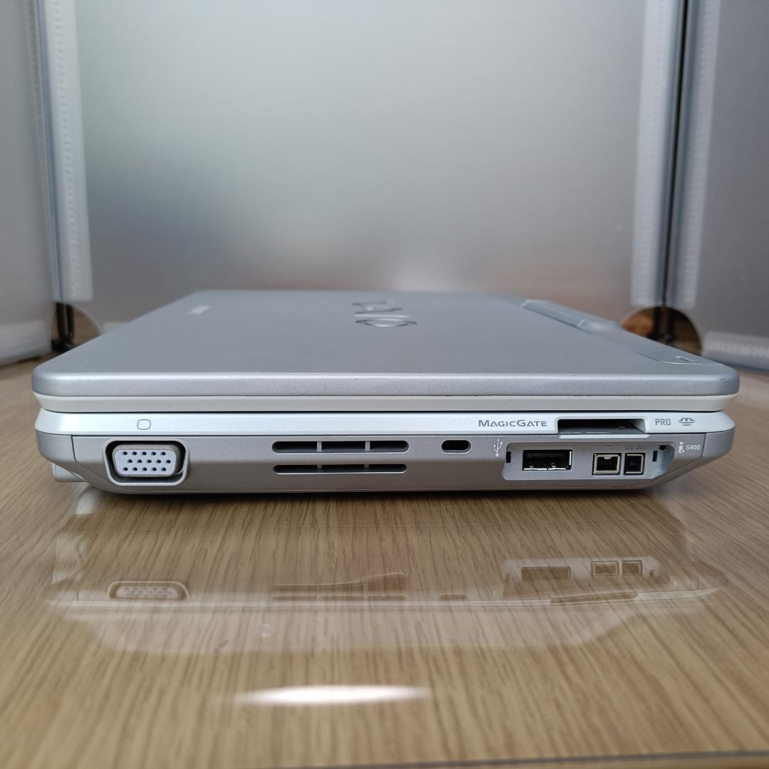 SONY VAIO TR5EB Celeron 900MHz 1GB RAM 40GB HDD DVD Used Japan Genuine