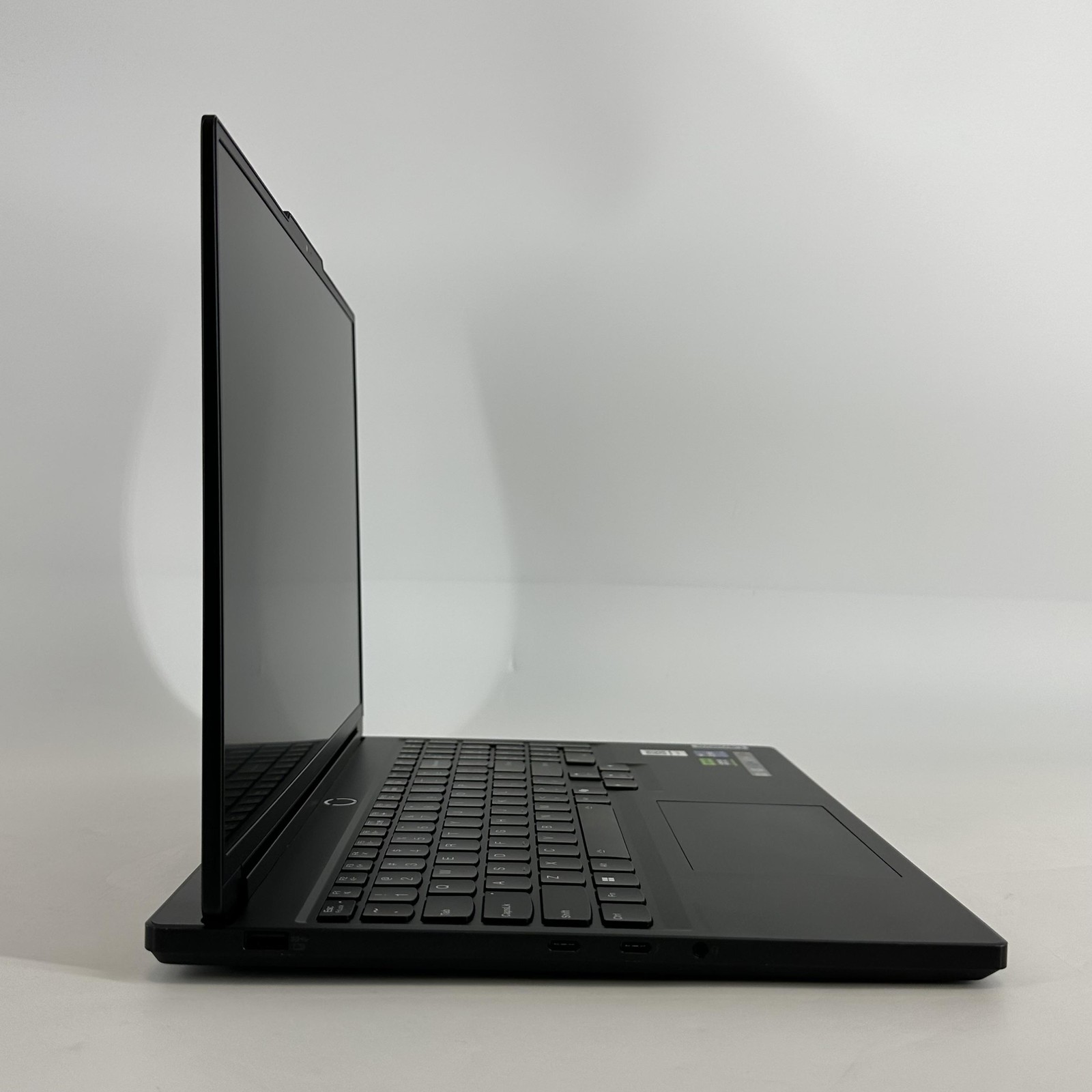 Lenovo Legion 7i Gen 9 16 165Hz QHD+ 2.2 GHz i9-14900HX 64GB 1TB SSD RTX 4070