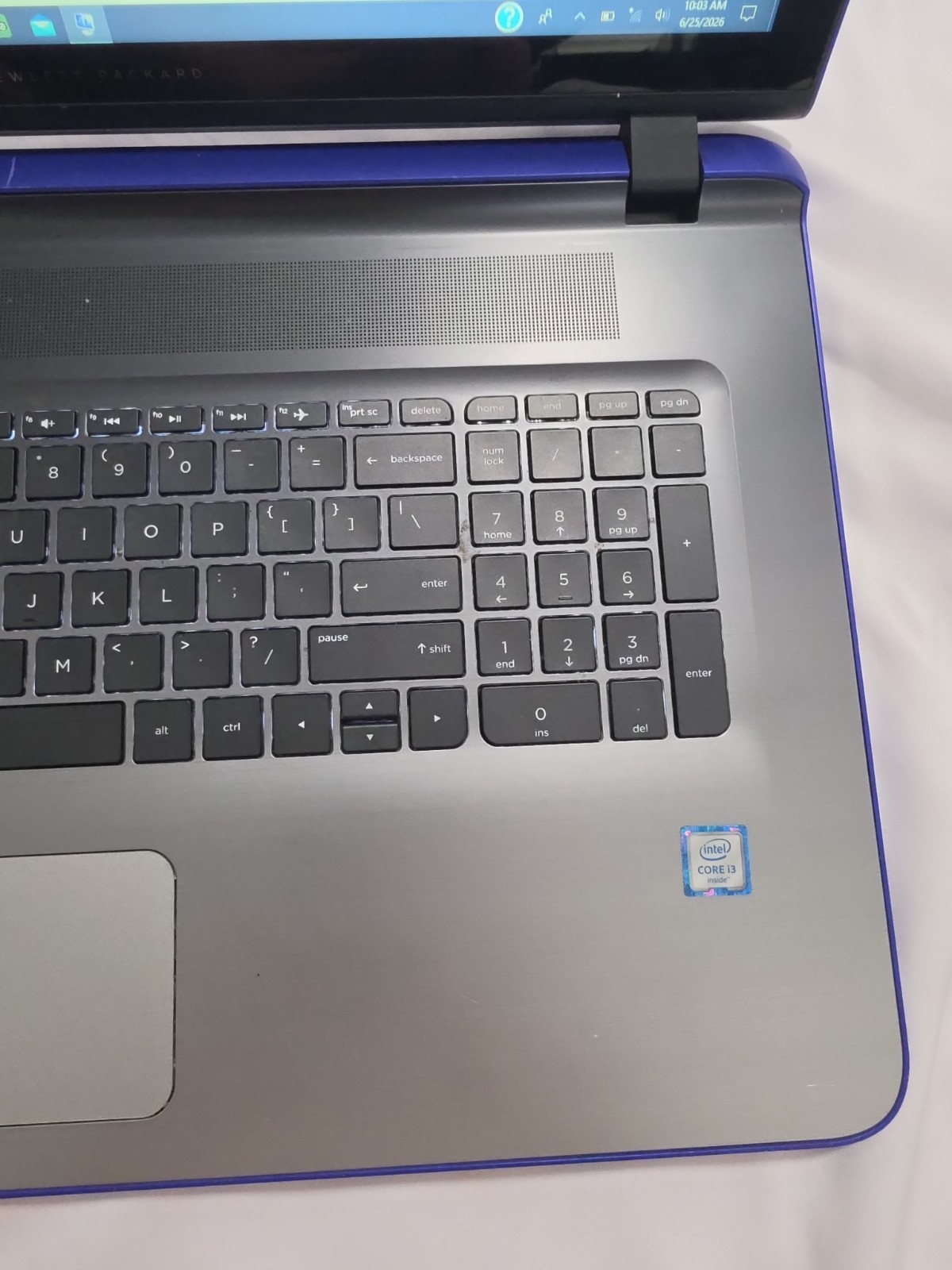 Hp Pavilion 17 Notebook Intel Core i3 6th Gen, 1tb HD, 8 Gb Ram.